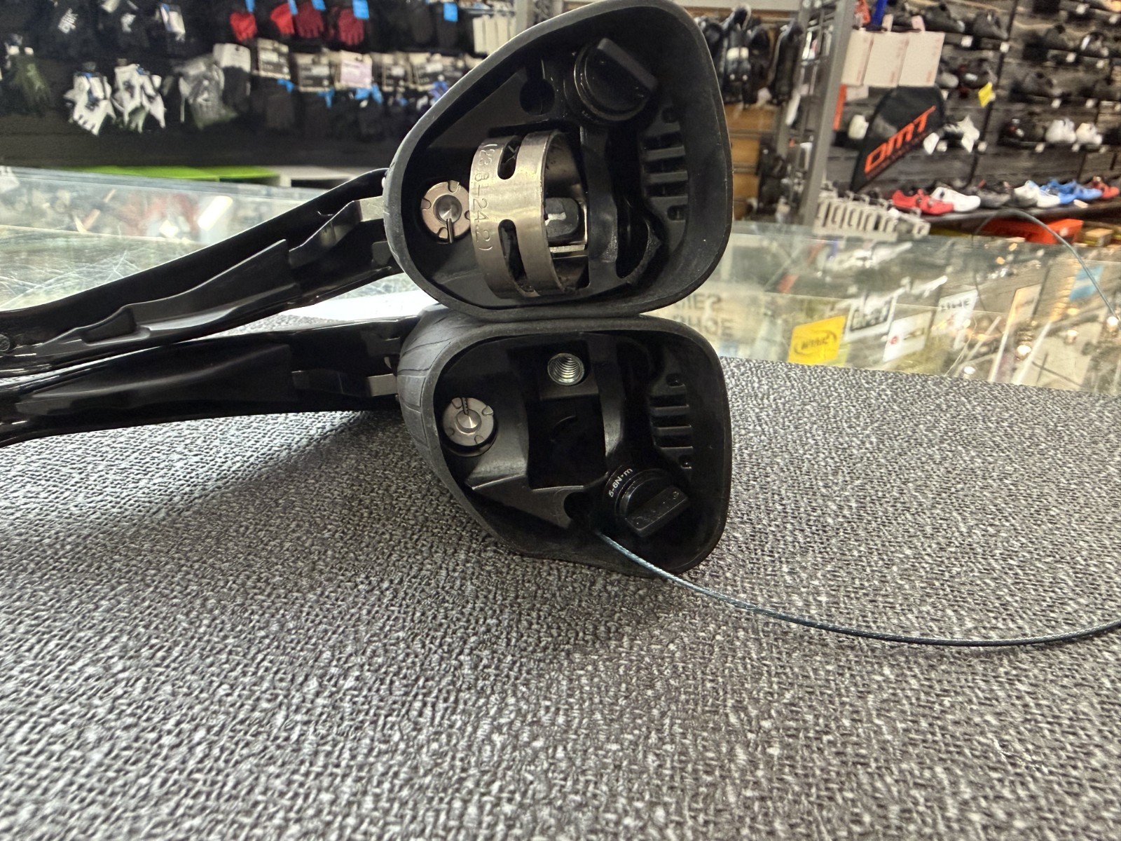 Shimano 105 11-Speed Hydraulic Disc Mechanical Shifters (CALIPERS NOT INCLUDED)