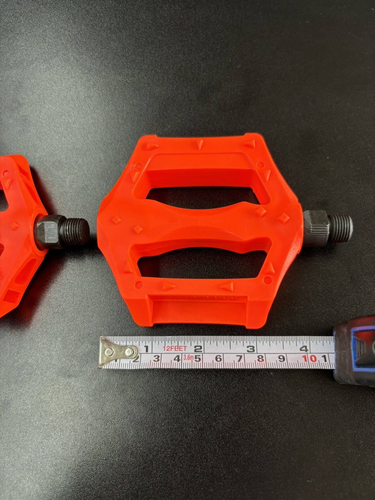 Resin Body Pedals 9/16″ NEON ORANGE