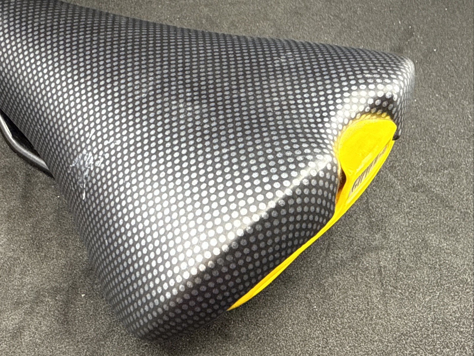 Gipiemme PENTA Saddle Black & Yellow Steel Rails 270mm x 140mm NEAR MINT