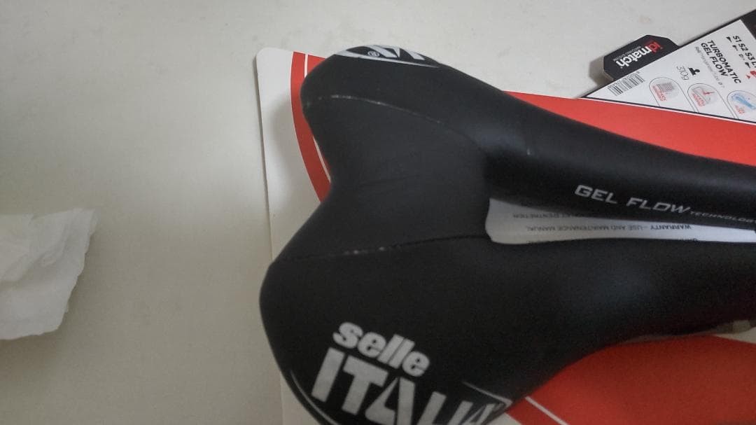 [New, Slightly Damaged] Selle Italia Turbomatic Gel Flow