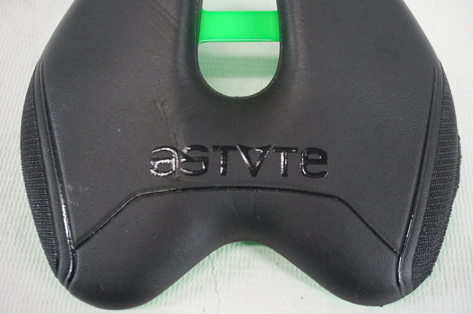 Used Astute Skyline Vt Carbon Rail Saddle / Baichari Hankyu Tsukaguchi