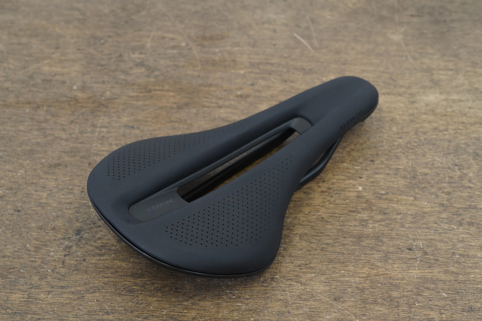 NEW TAKE-OFF 145mm Bontrager Verse Pro Carbon Rail Road Saddle 178g