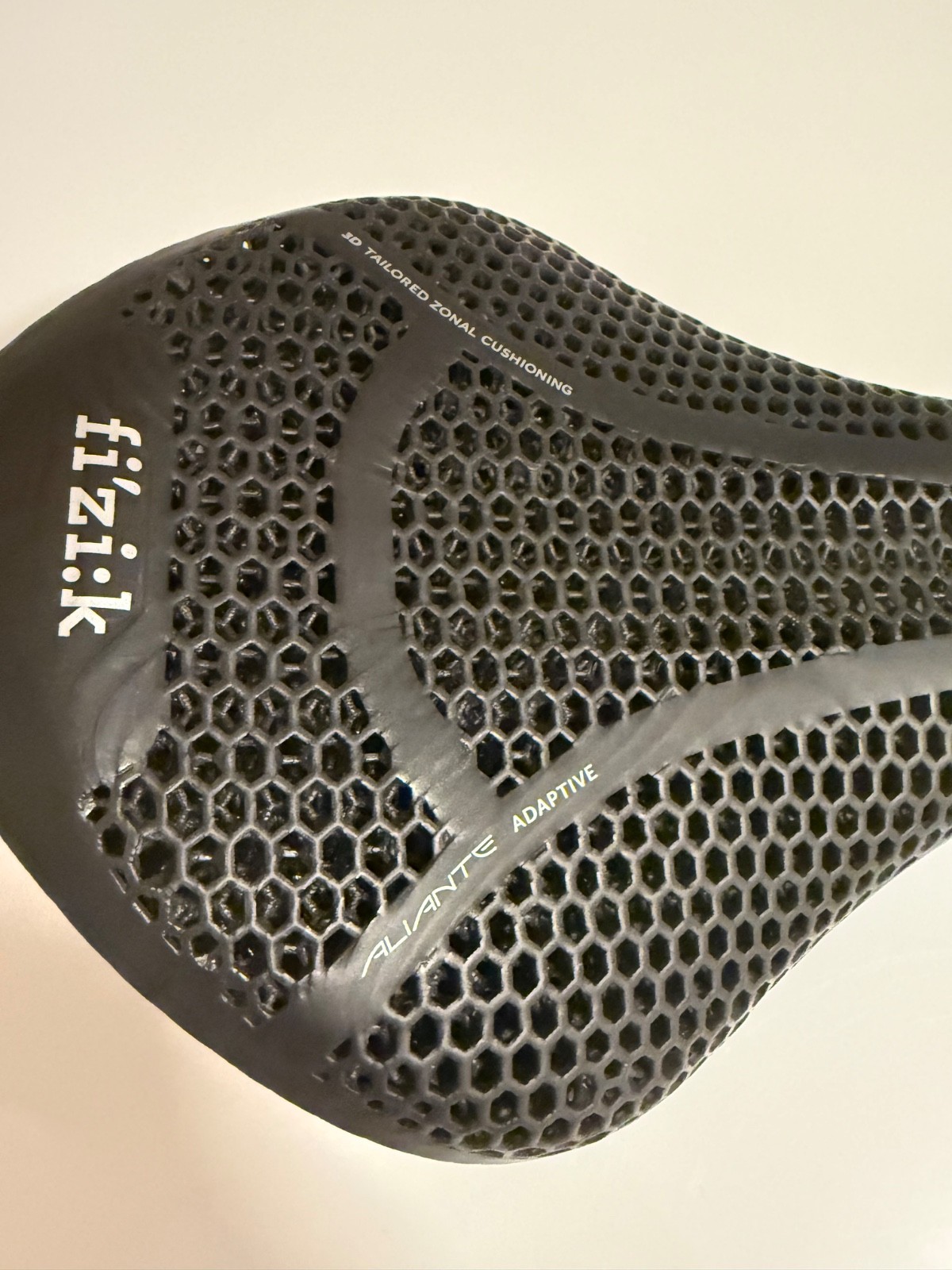 Fizik Tempo Aliante R3 Adaptive Road Saddle – Carbon Rail – 155mm – Black