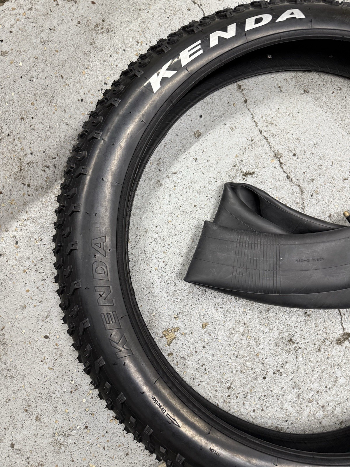 Kenda Krusade Fat Bike Tire, 26″ x 4.0″ With Inner Tube