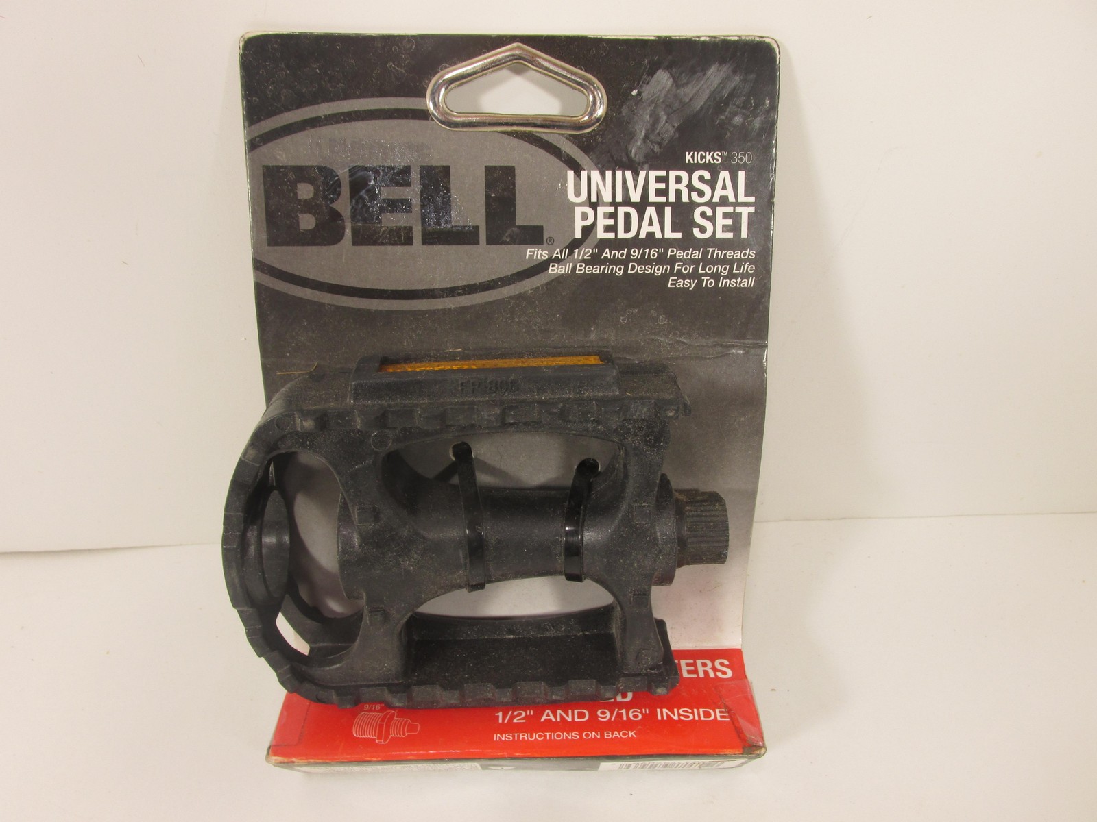 Bell Universal Pedal Set KICKS 350 Bicycle Platform Pedals Black Reflectors