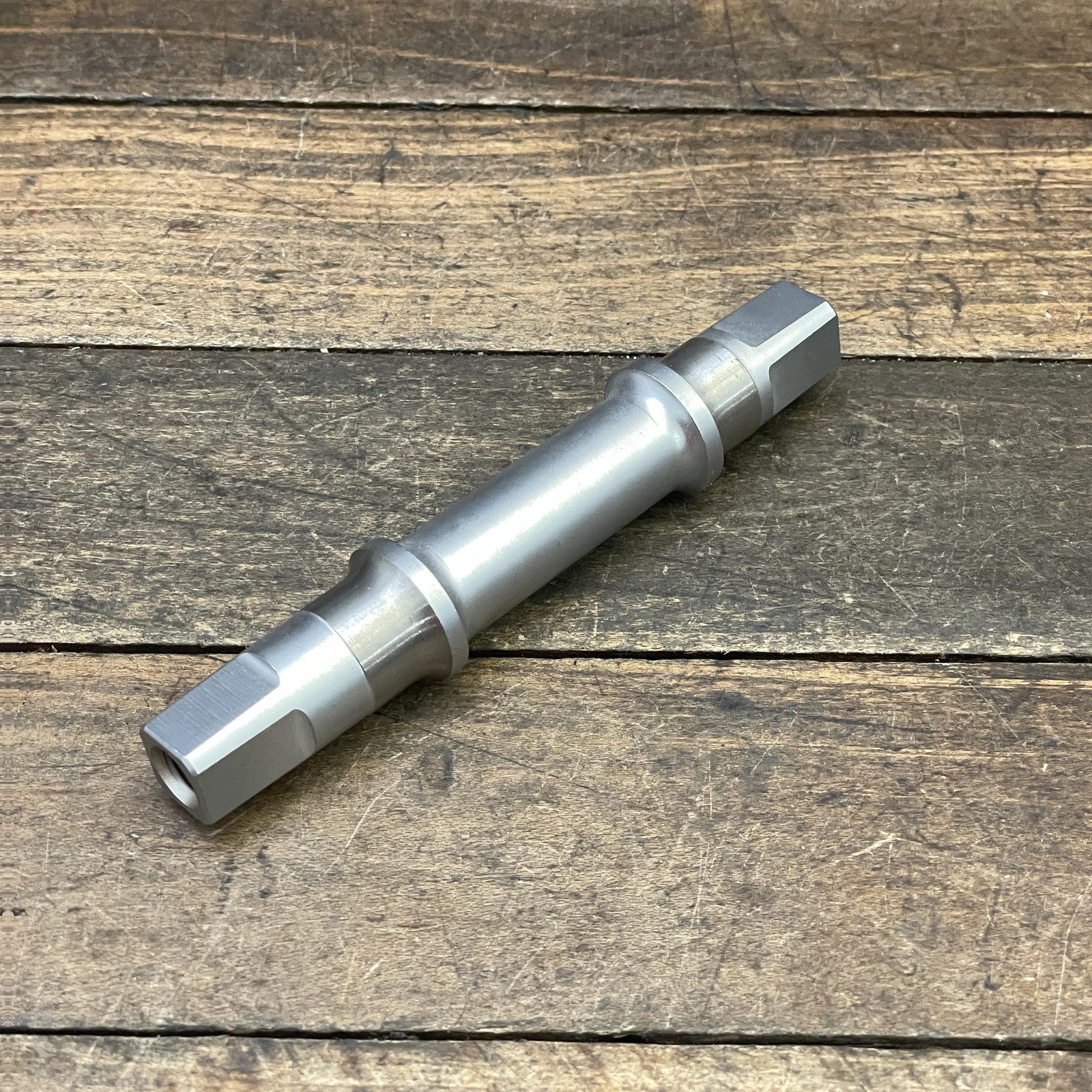 Vintage Sugino MT-68 Bottom Bracket Spindle 68mm 119mm Square Taper Silver