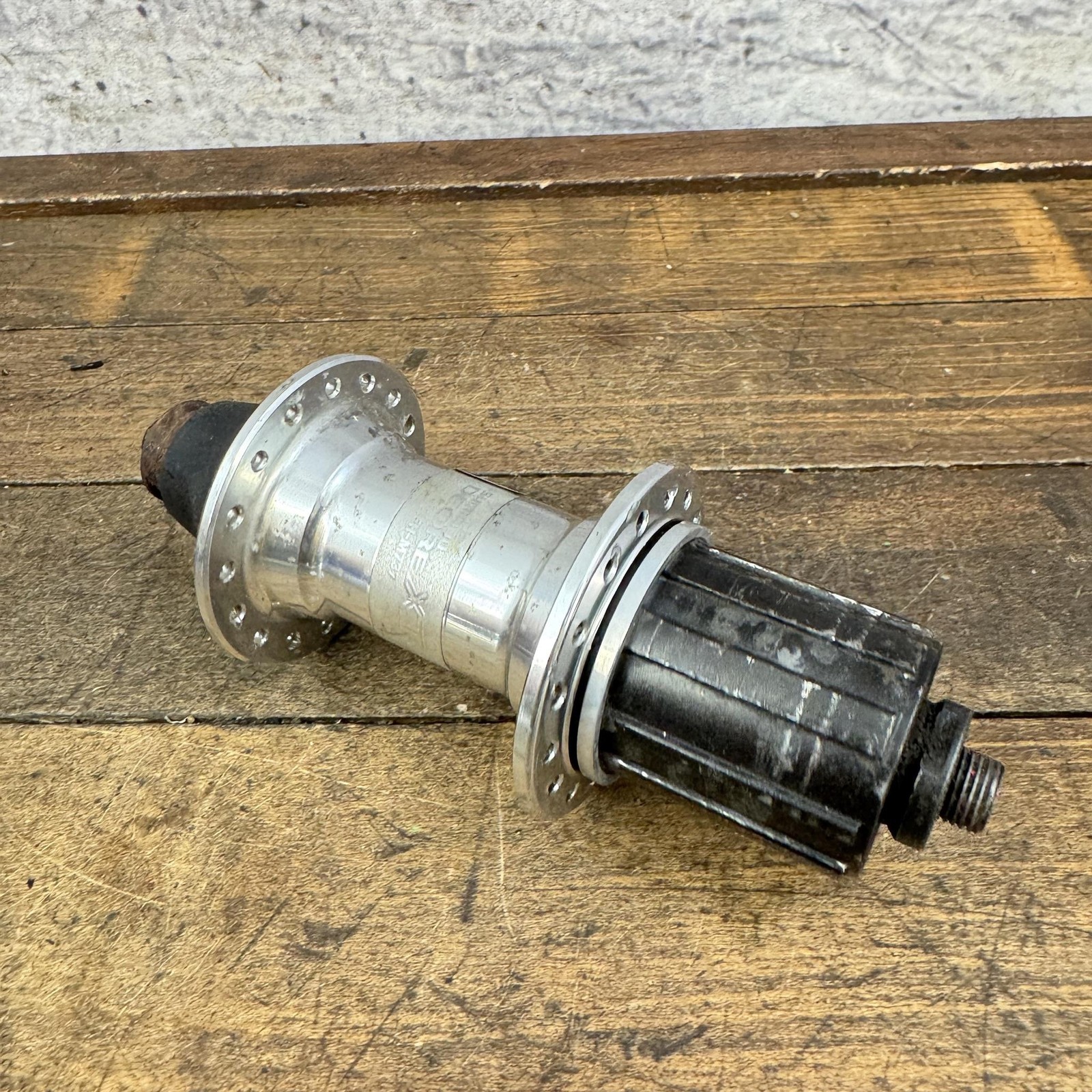 Vintage Shimano Deore XT FH-M737 Rear Hub 32H 135mm 8s MTB QR 90s Silver Japan