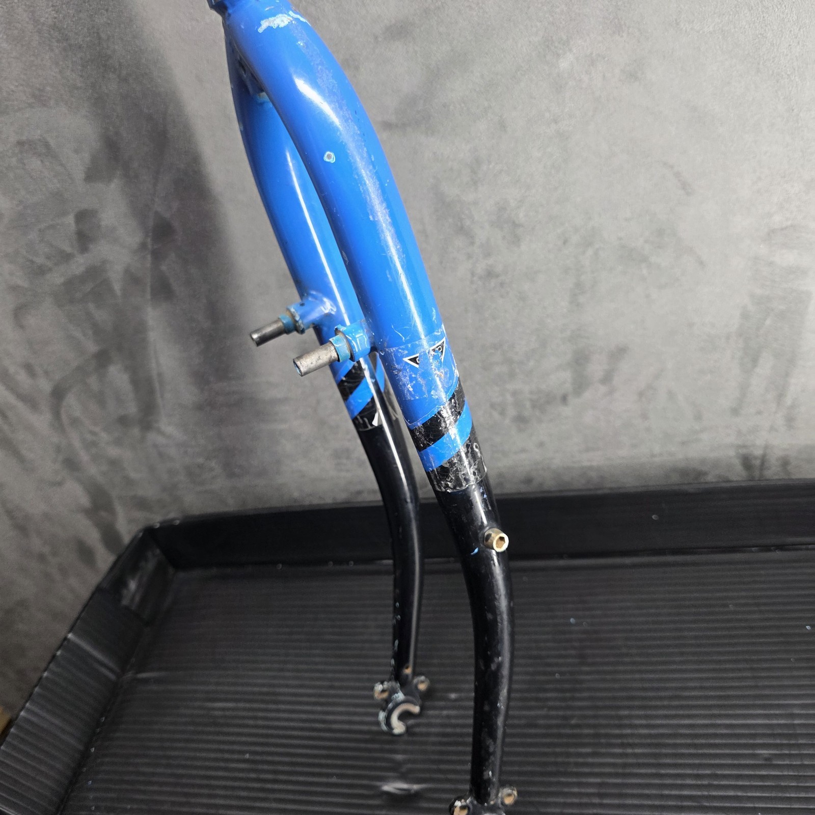 Vintage 26″ Mountain Bike Rigid Fork 1″ Threaded Chromoly Blue Black Paint 5.75″