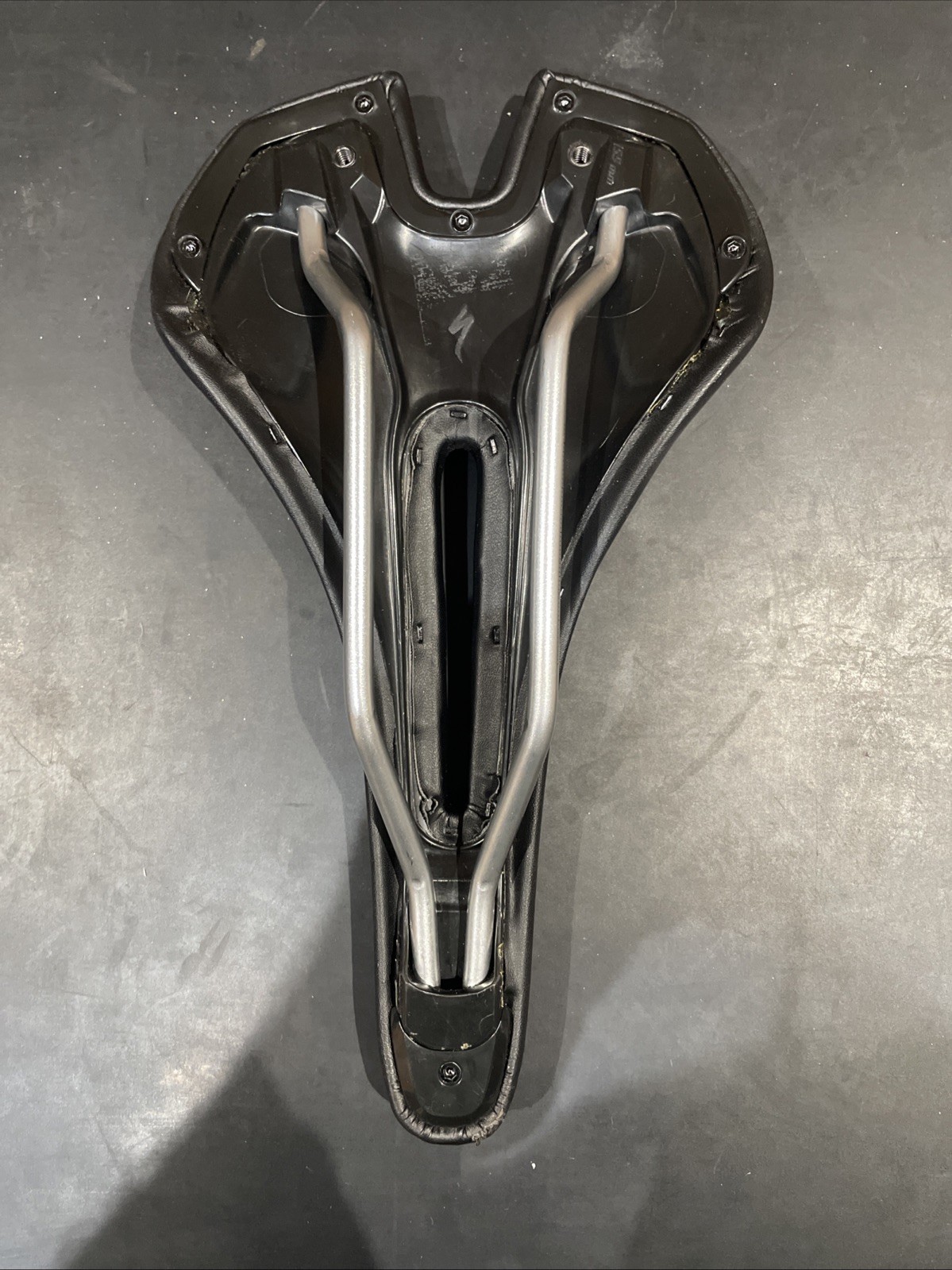 Specialized Saddle 155mm Avatar Hollow CR/MO Body Geometry In Black With White