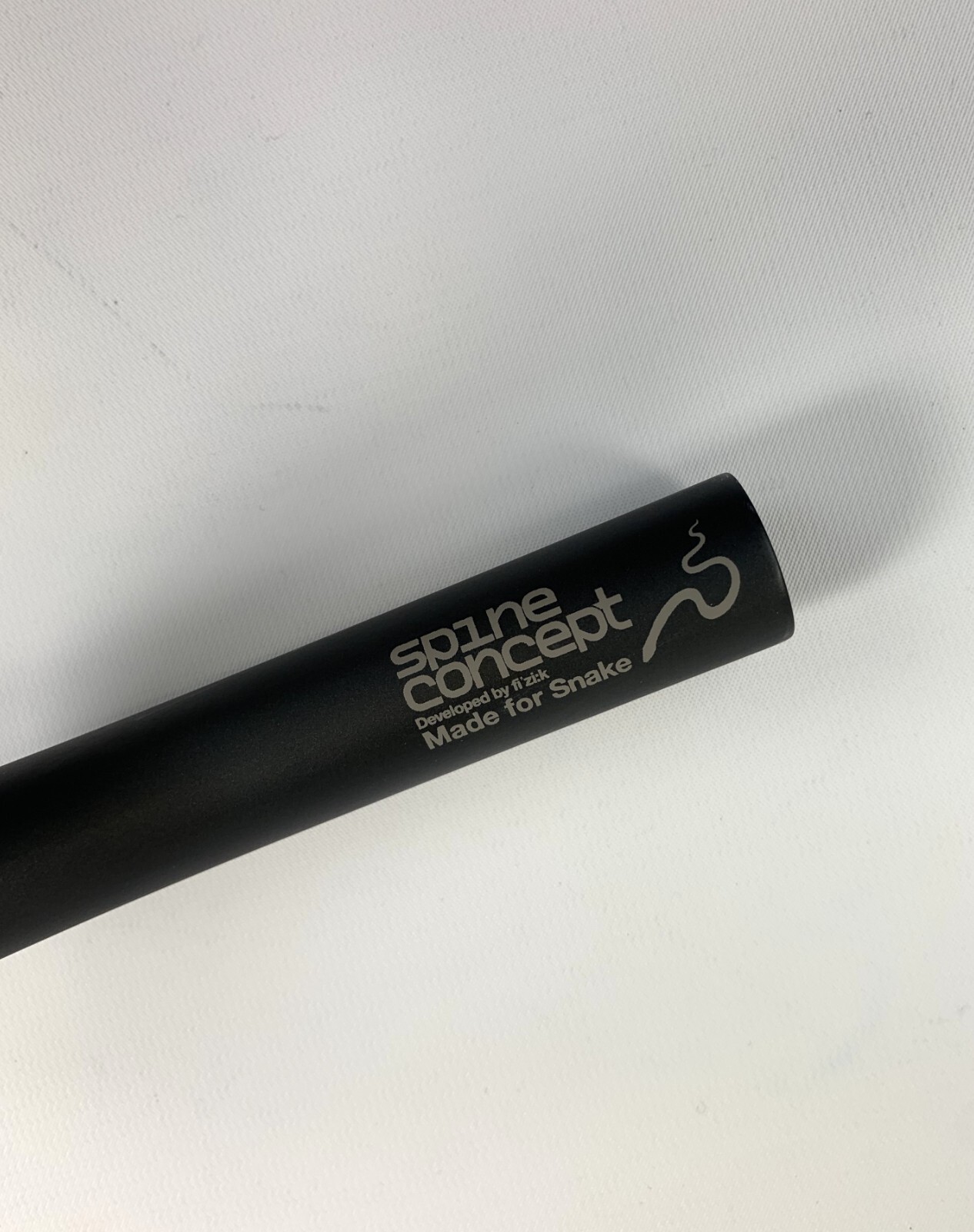 Fizik Cyrano 00 Snake 460 mm x 31.8 Carbon Drop Handlebar
