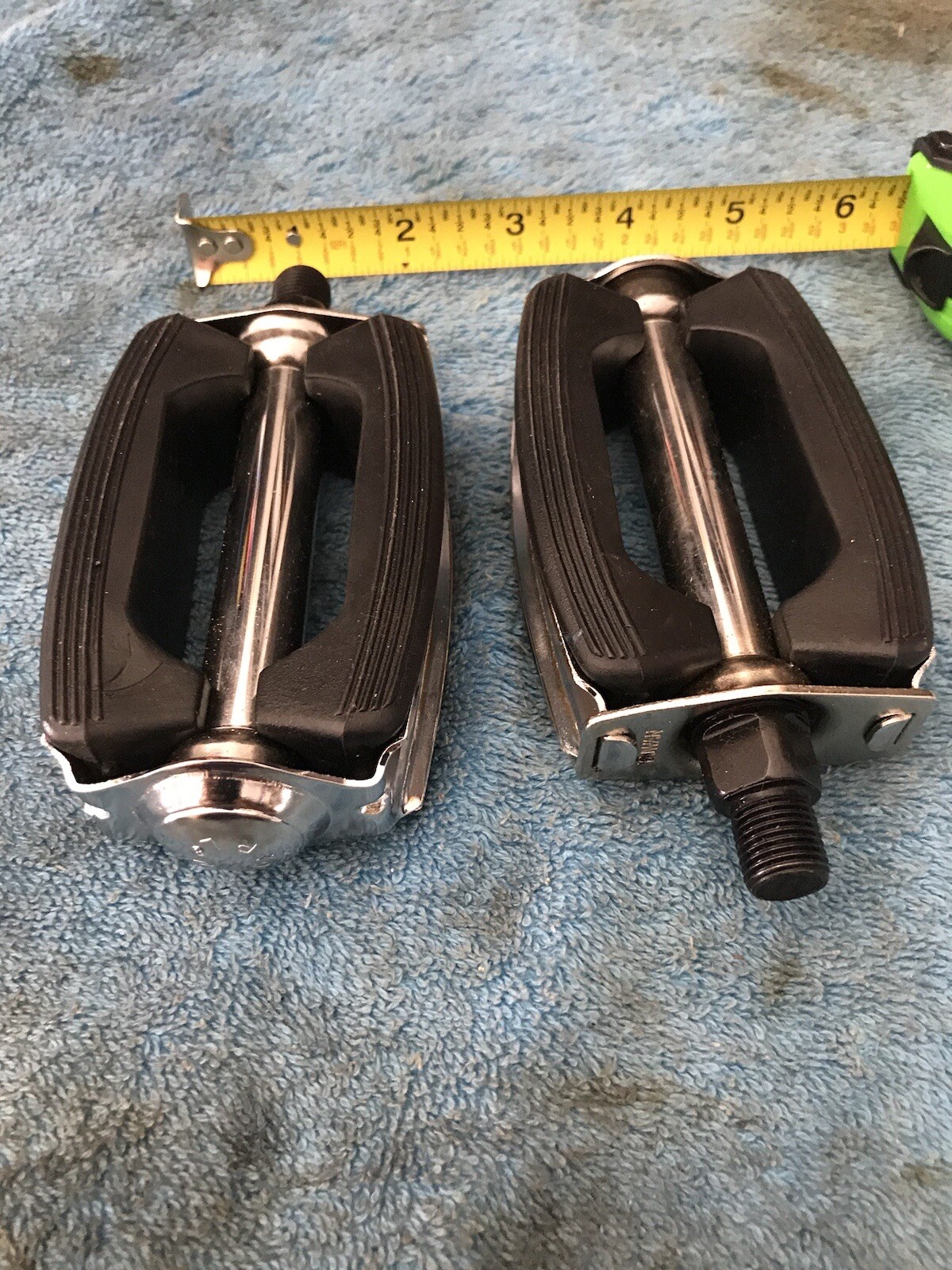 Classic bow rubber block bicycle cruiser vintage-style pedals 1/2″ BLACK/SILVER