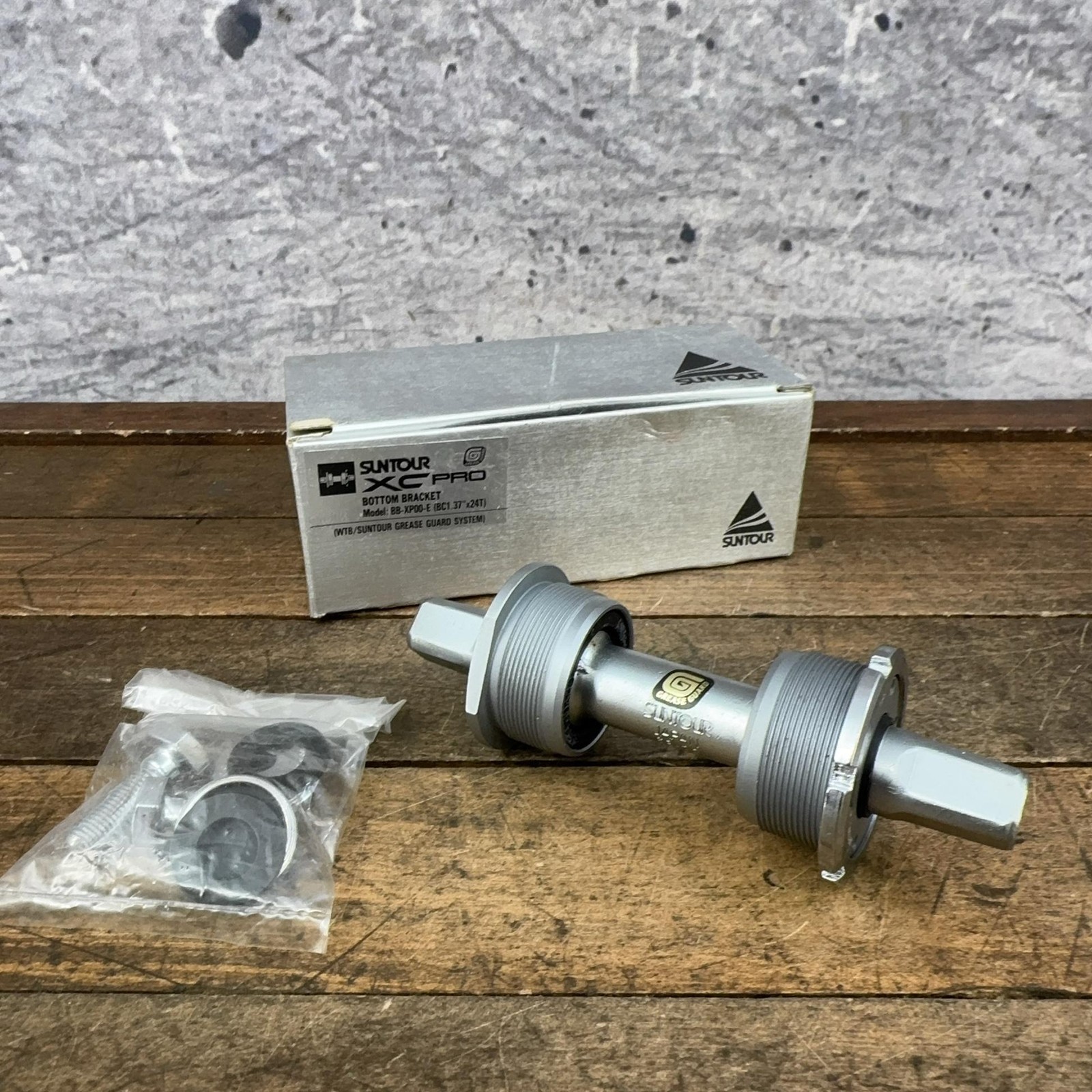 Vintage Suntour XC Pro Bottom Bracket 68mm BSA 125mm WTB Grease Guard Bolts Caps