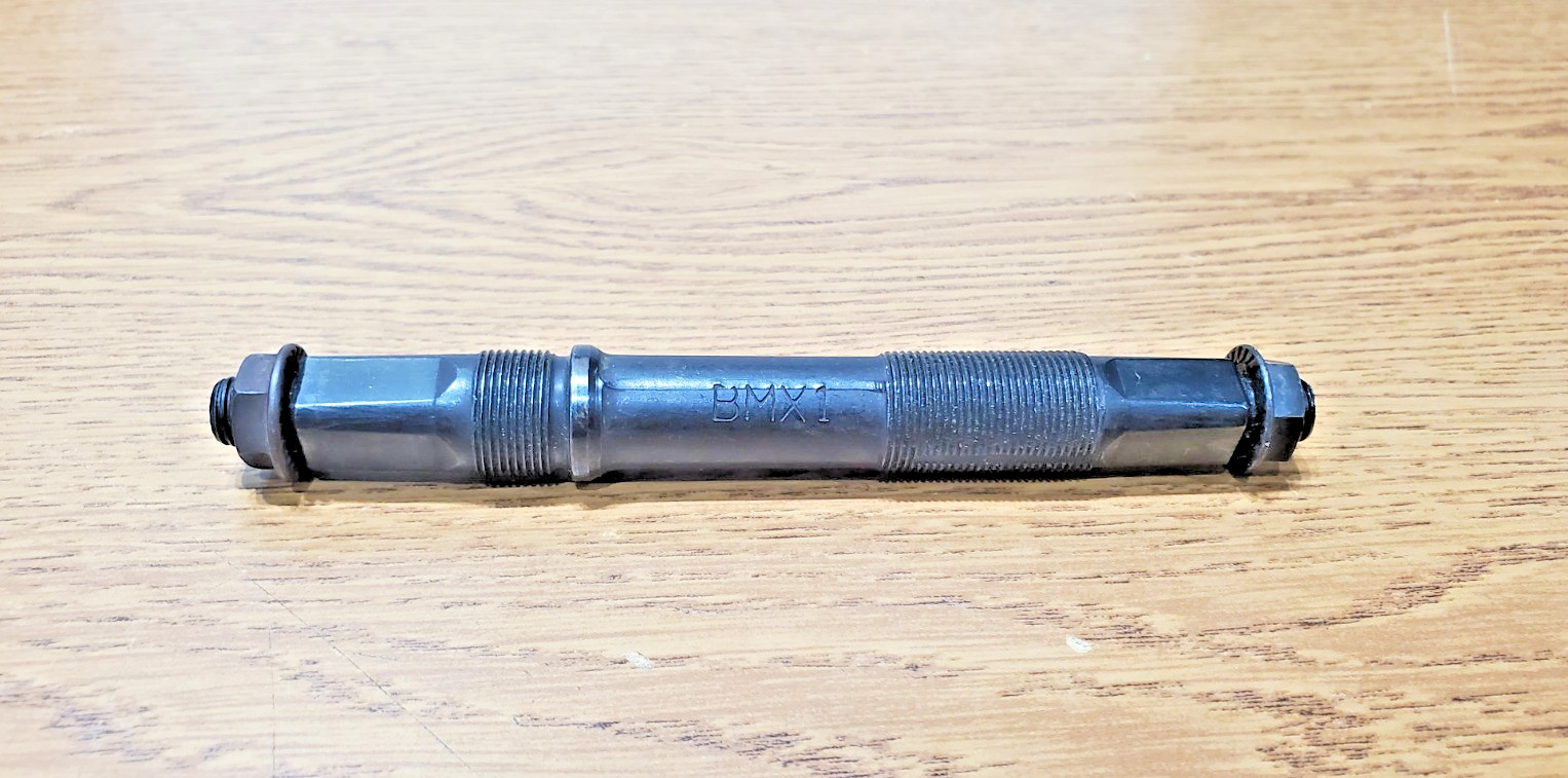 Cotterless B.B Axle Square Nut Style 152.4mm Black.