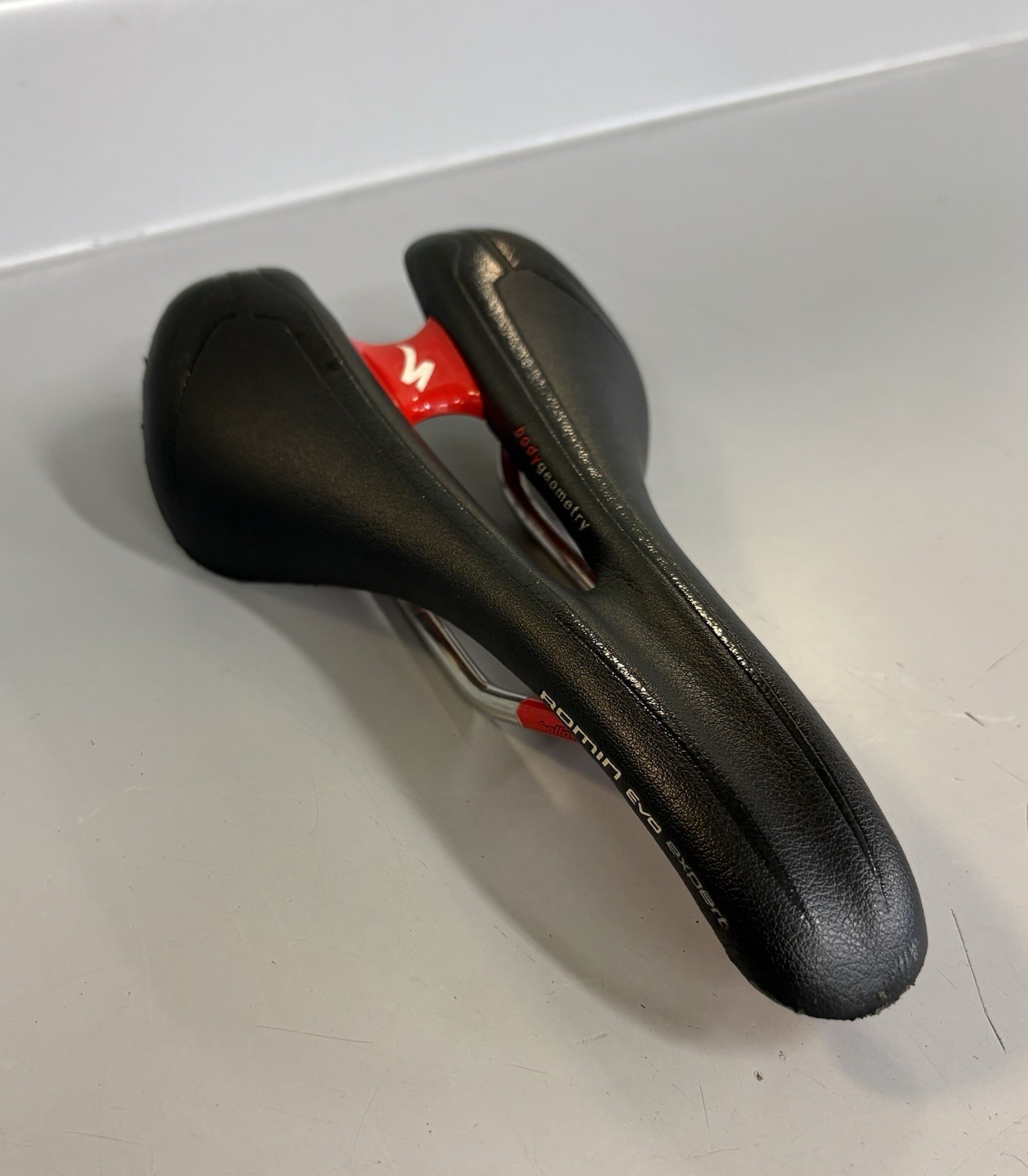 Specialized Romin Evo Expert Saddle 143mm Black/Red Hollow Titanium Rails
