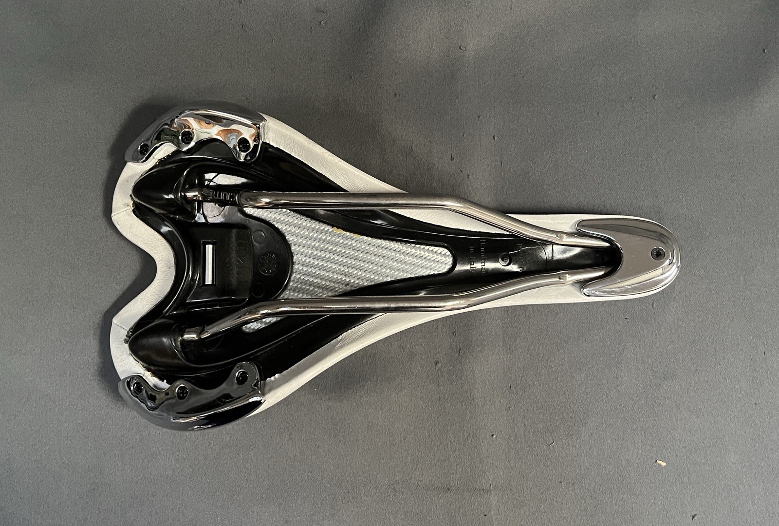 Fi’zi:k Aliante Saddle White 145x265mm K:ium Rails 7×7 Twin Flex Road MTB Italy
