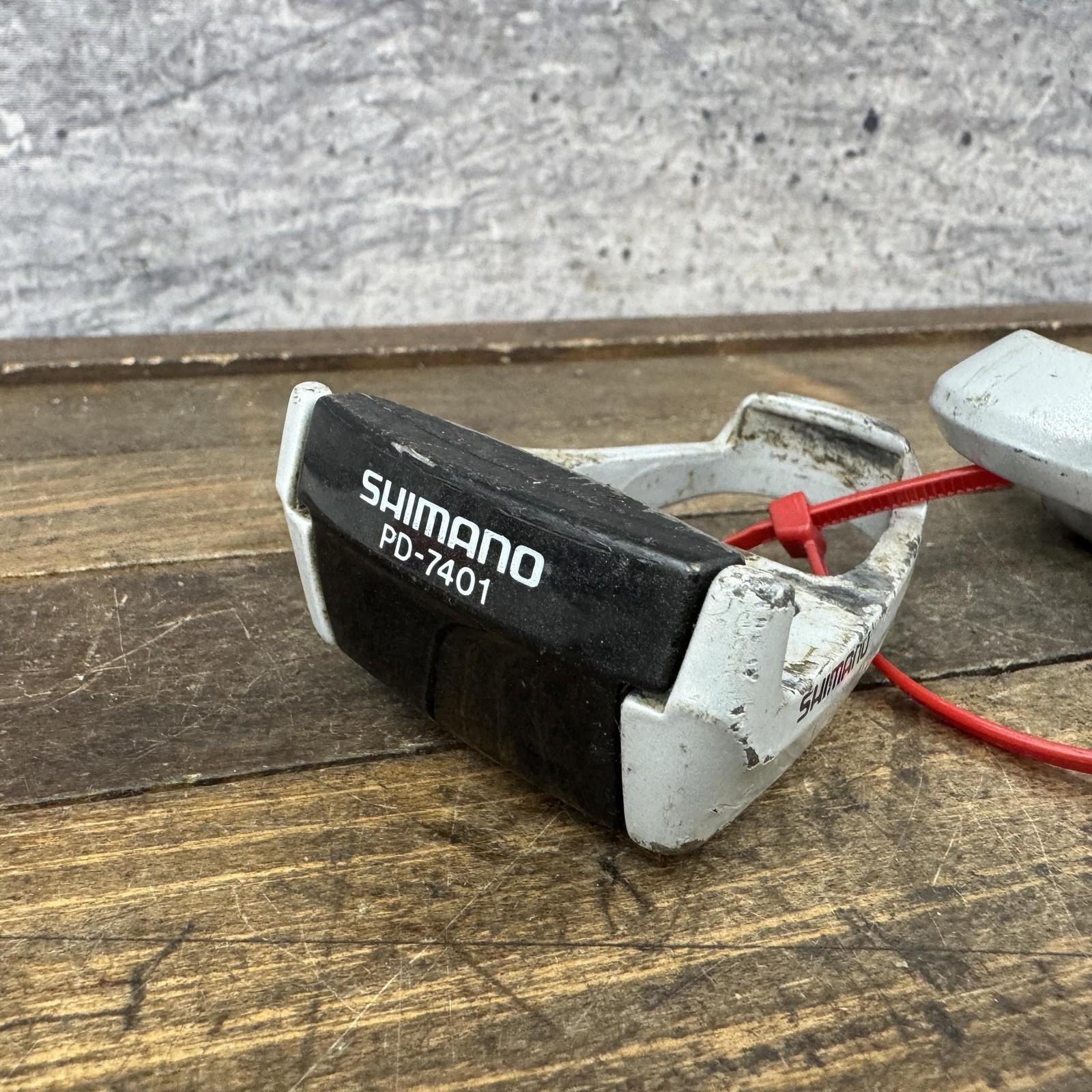 Vintage Shimano Dura-Ace PD-7401 Clipless Road Pedals 9/16 White Pair LOOK