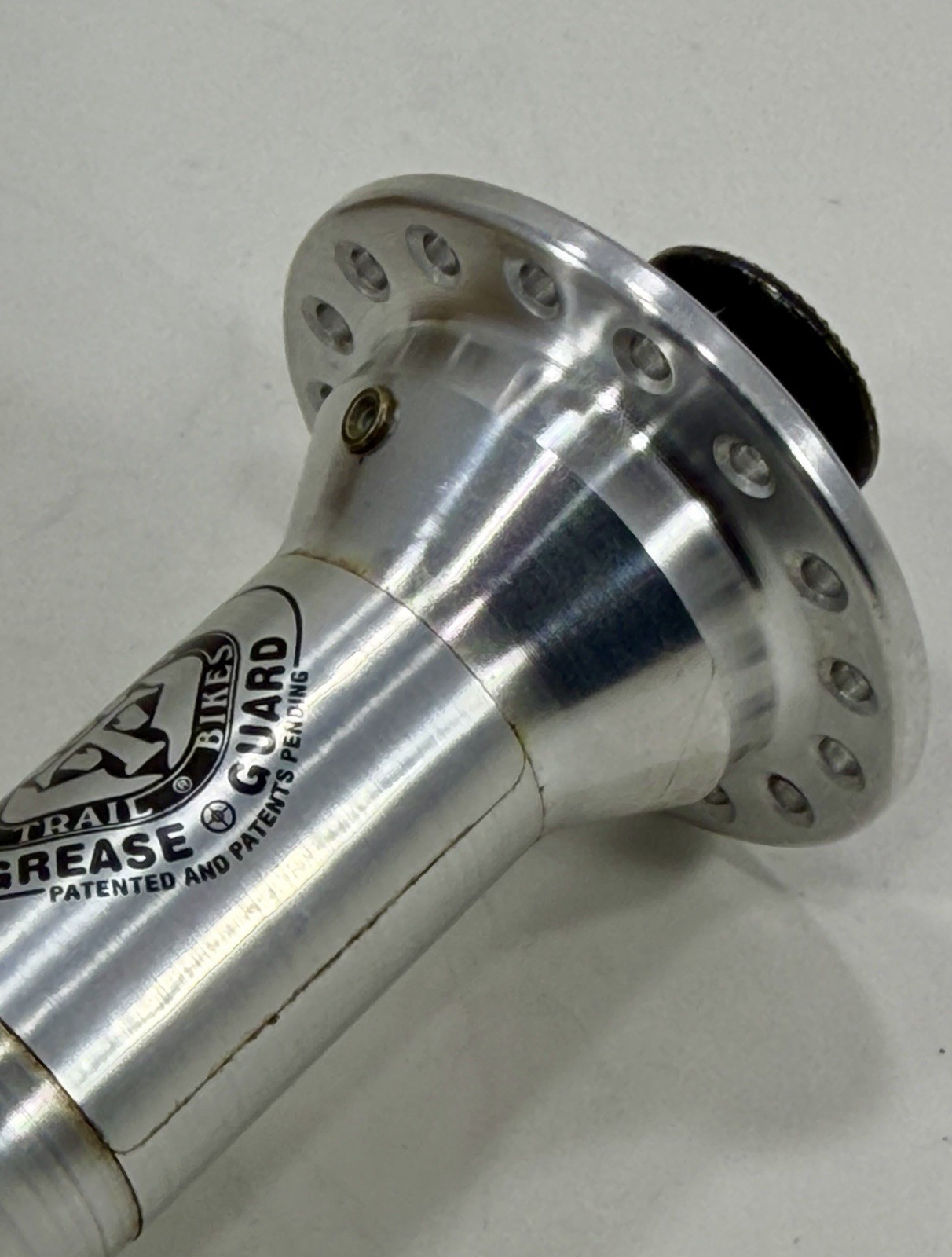 NOS WTB Momentum Grease Guard Front QR 9×100 32H Hub Silver Sealed Cartridge