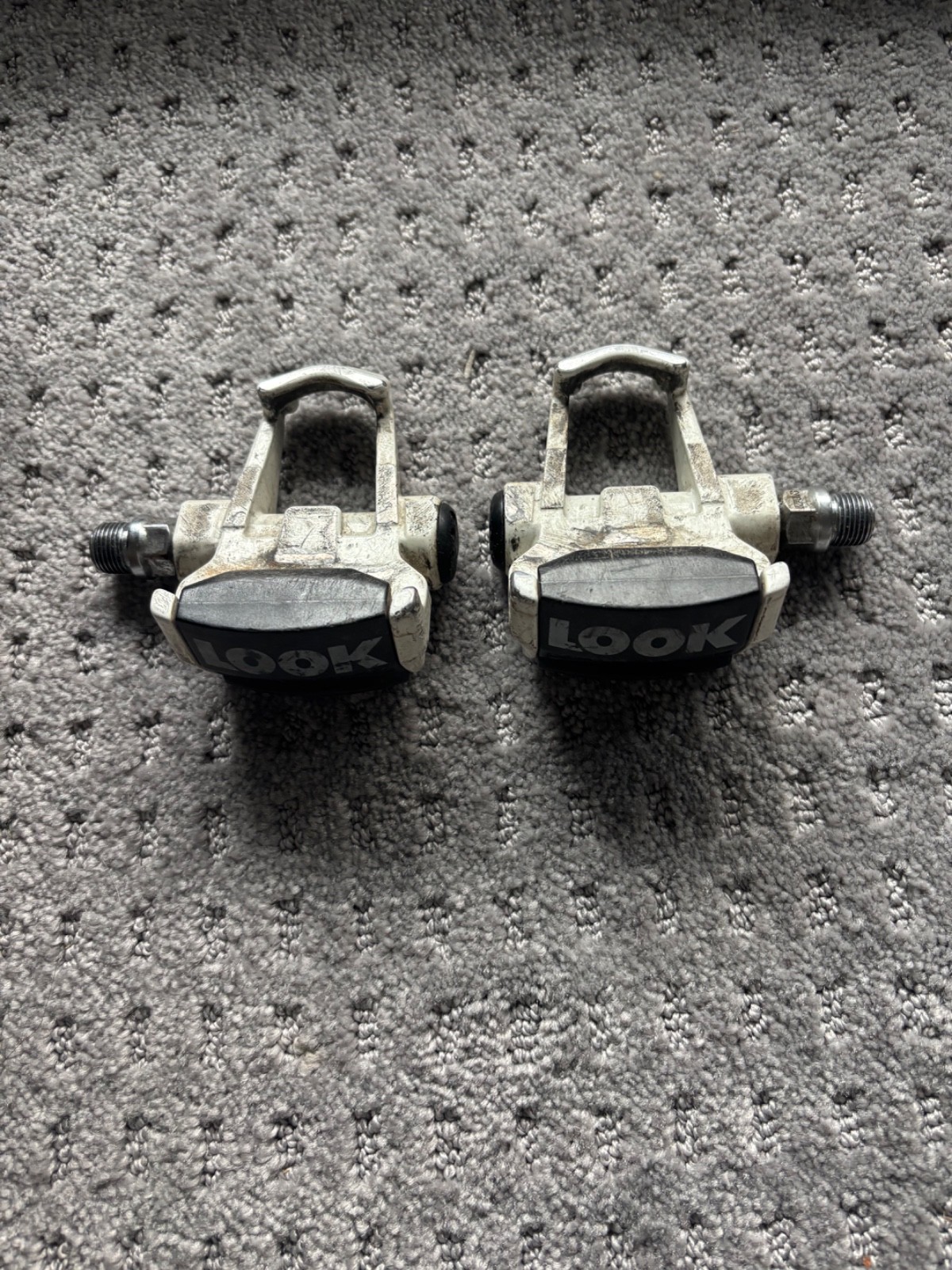 Look Clipless Road Bike Pedals 9/16 White Black Pair 450g