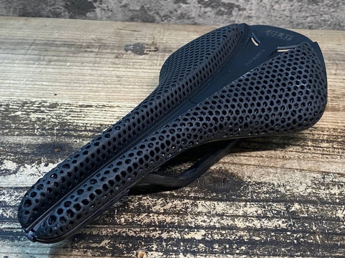 fizik ANTARES VERSUS EVO ADAPTIVE Saddle Black Carbon Rails 139mm 5.47 inch