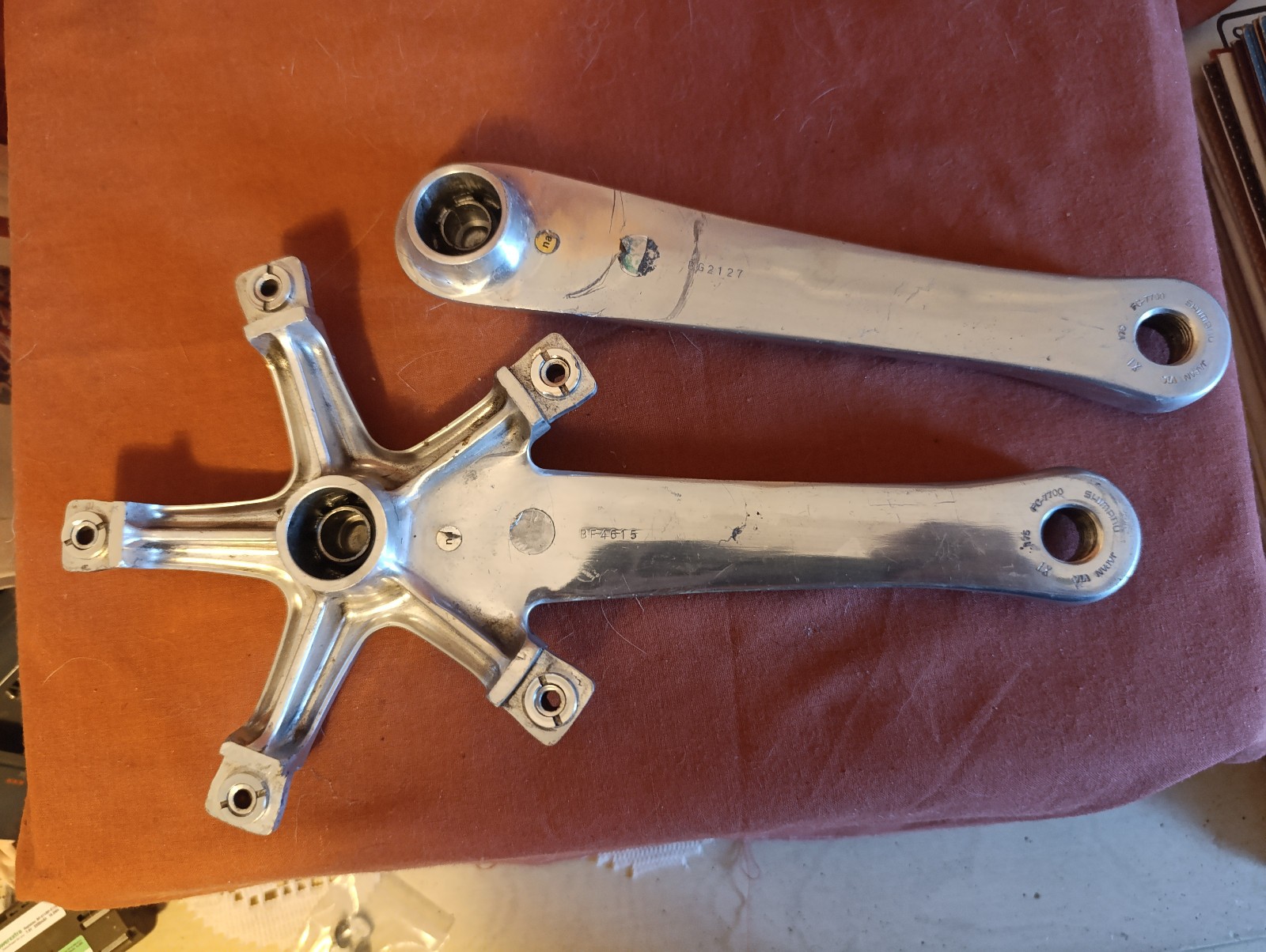 Shimano octalink Dura Ace FC 7700 crankset with bottom bracket. ref. T 103