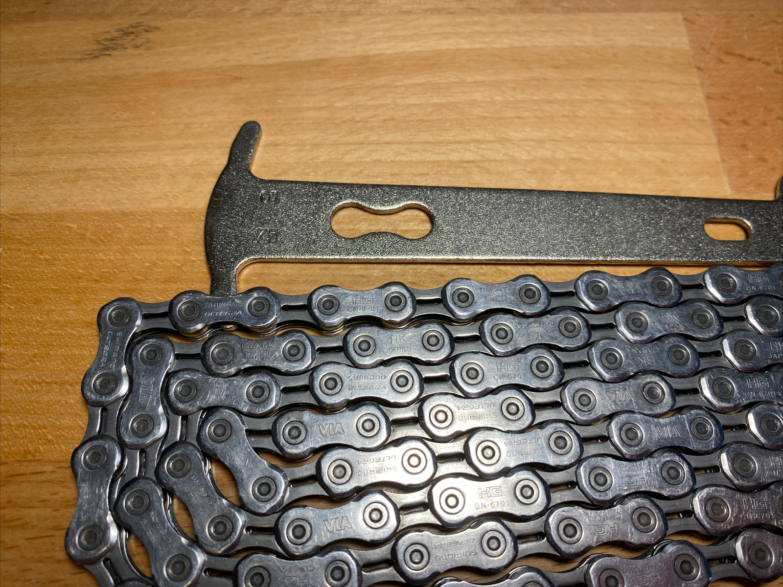 Shimano 105 CS-5700 10 Speed 11-28T Cassette, Ultegra CN-6701 Chain