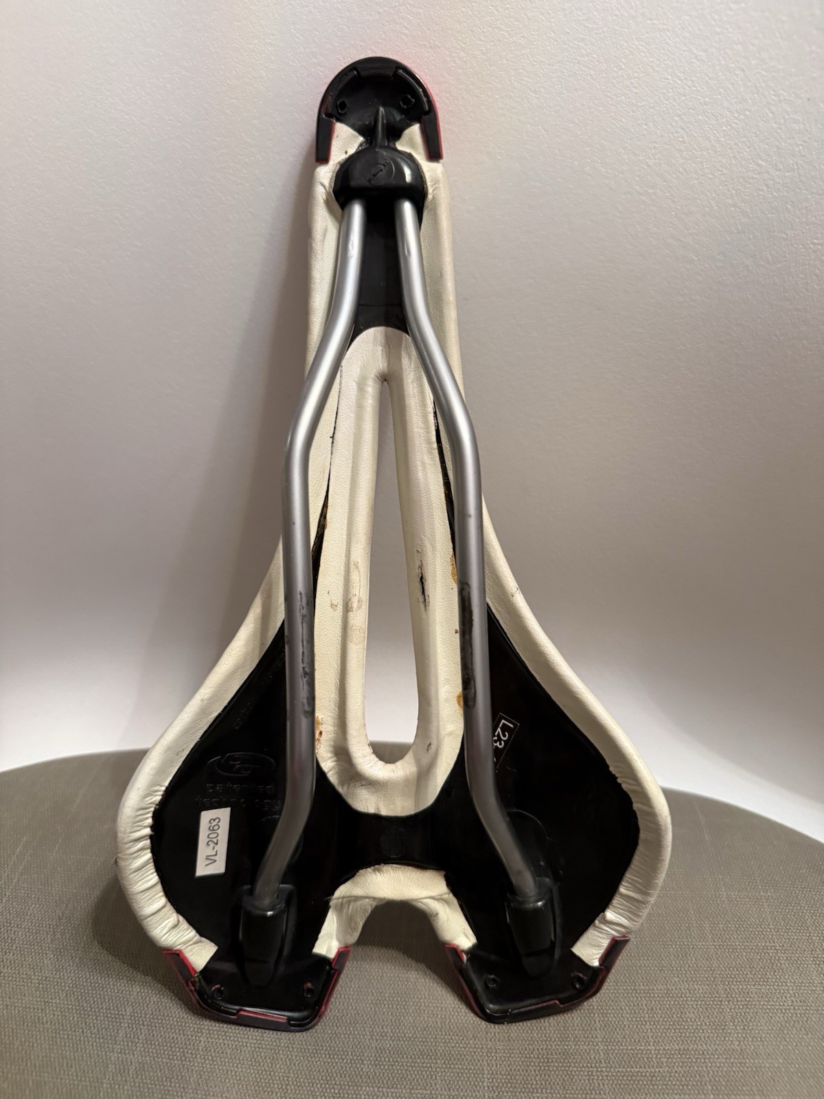 Specialized Toupe Gel 143mm Bicycle Saddle, White, Low Miles, No Damage