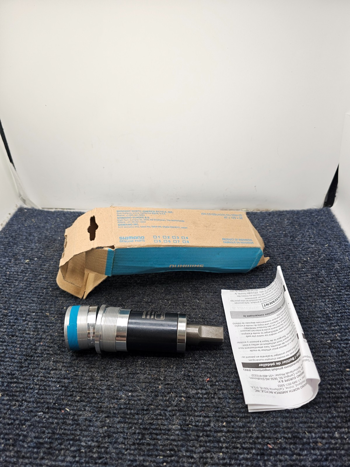 Shimano BB-UN300 Bottom Bracket, 73 x 113mm Spindle Square Taper JIS