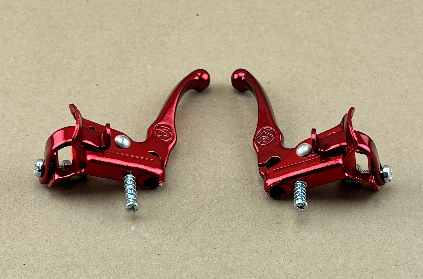 1 PAIR MX BRANDED ALLOY BICYCLE BRAKE LEVER SET RED.