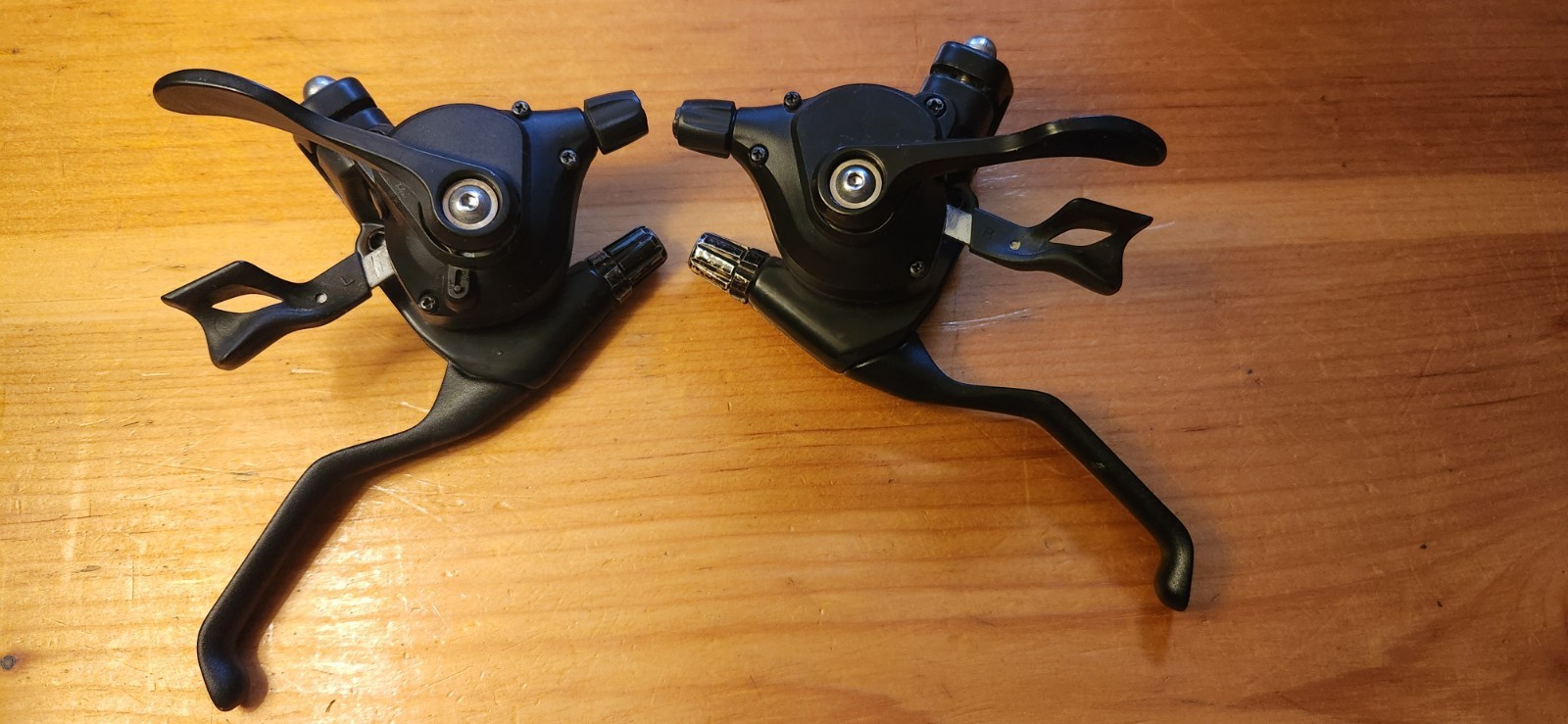 SunRace 3×9 Speed Black Trigger Shifter Set w/V-Brake Levers Shimano Compatible.