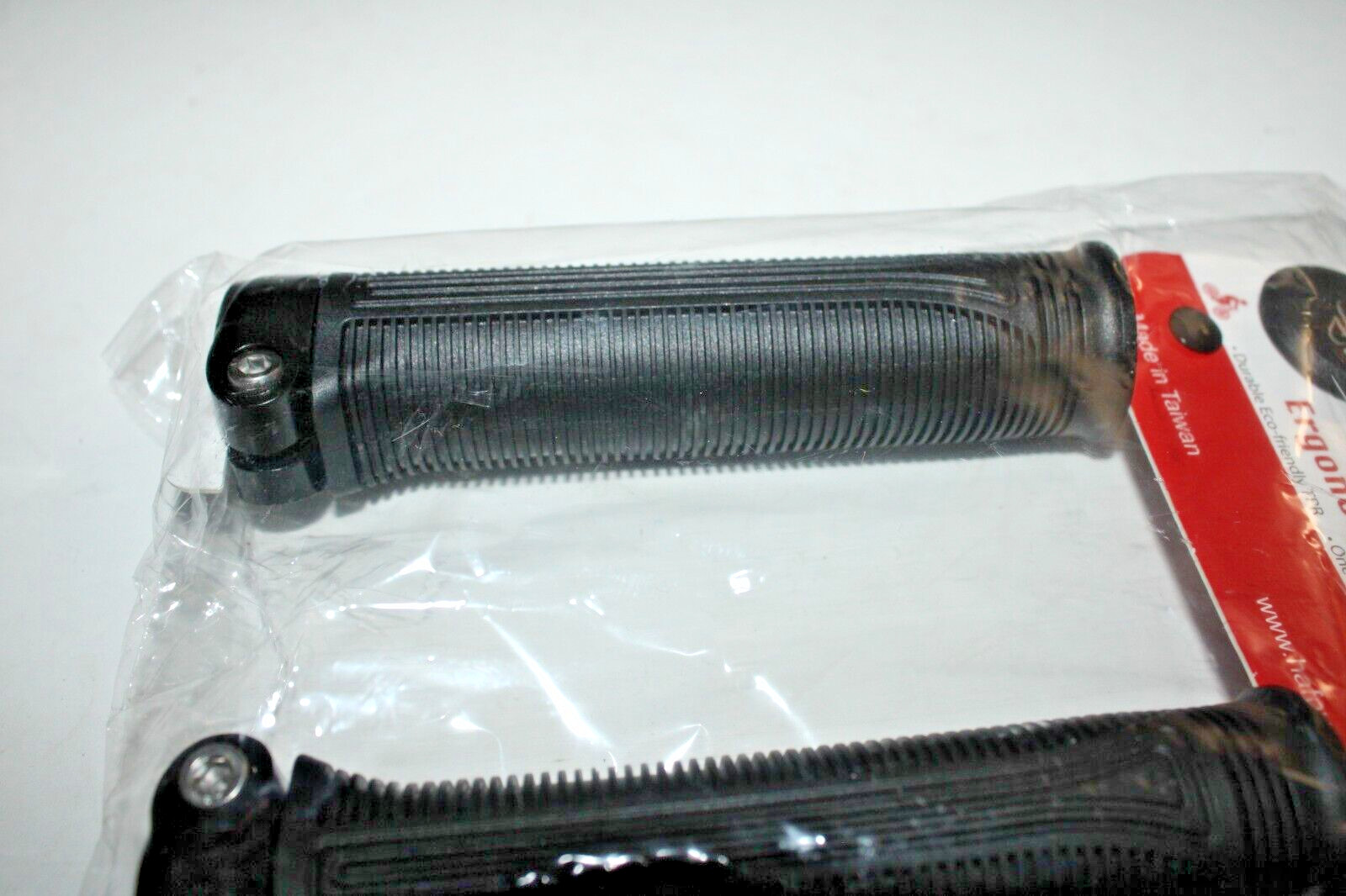 Hafny Ergonomic Lock-On Bike Handlebar Grip Set Black Ribbed HF220 Free Shipping