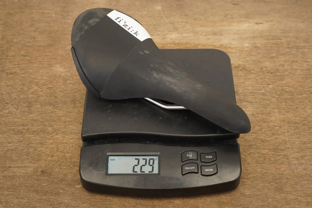 138mm (Regular) Fizik Aliante R5 Manganese Rail Road Saddle 229g