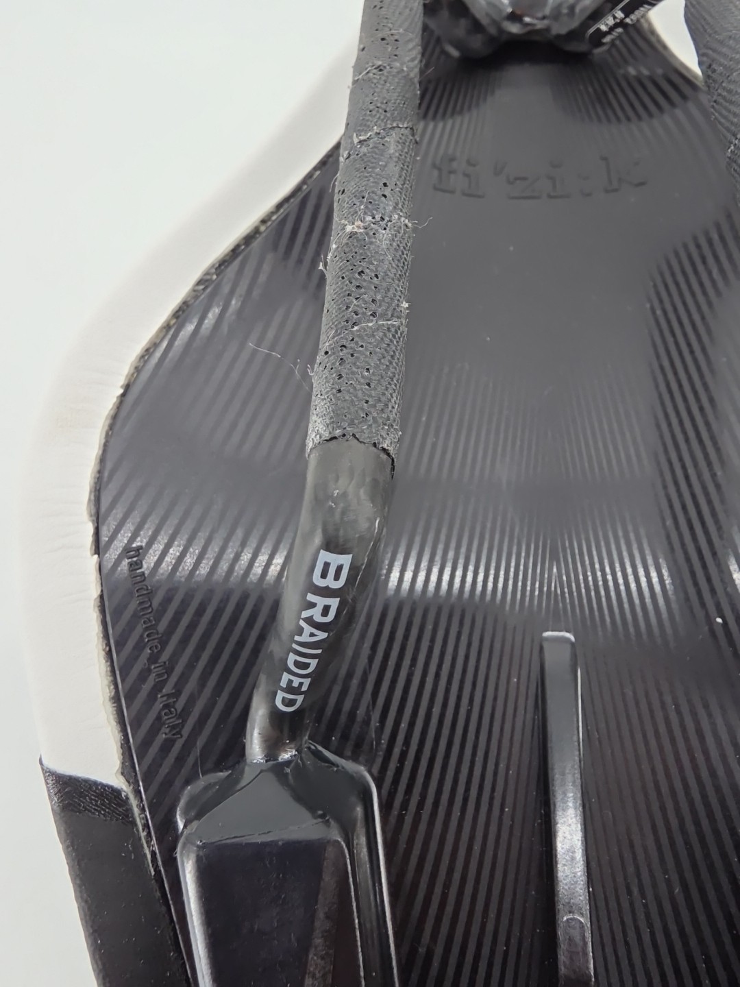 Fi’zi:k Transiro Mistica Carbon Saddle HTF Reverse Pattern 10in X 5.25in Italy!!
