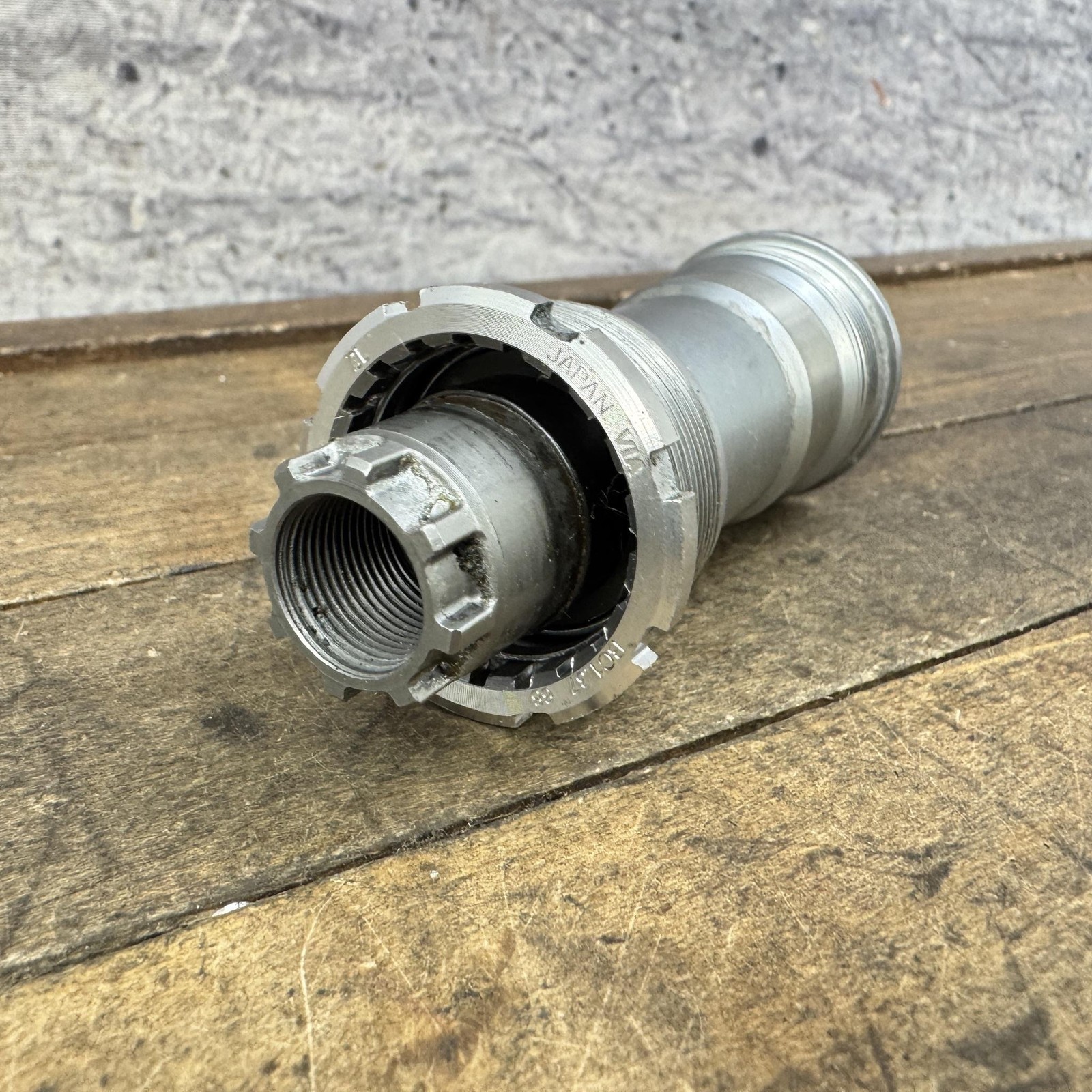Shimano OCTALINK Bottom Bracket 68mm BSA 109.3mm JIS Square Taper Steel