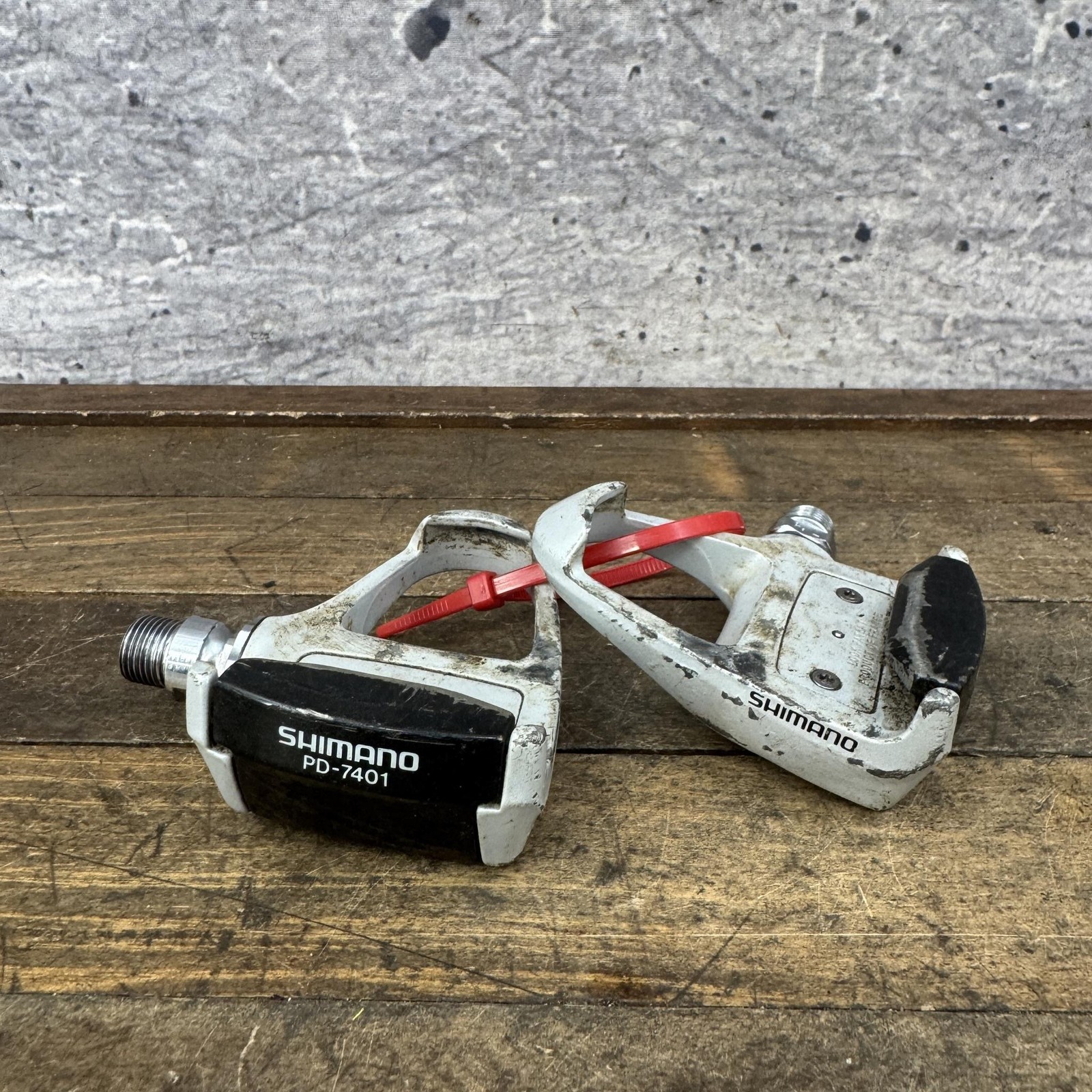 Vintage Shimano Dura-Ace PD-7401 Clipless Road Pedals 9/16 White Pair LOOK