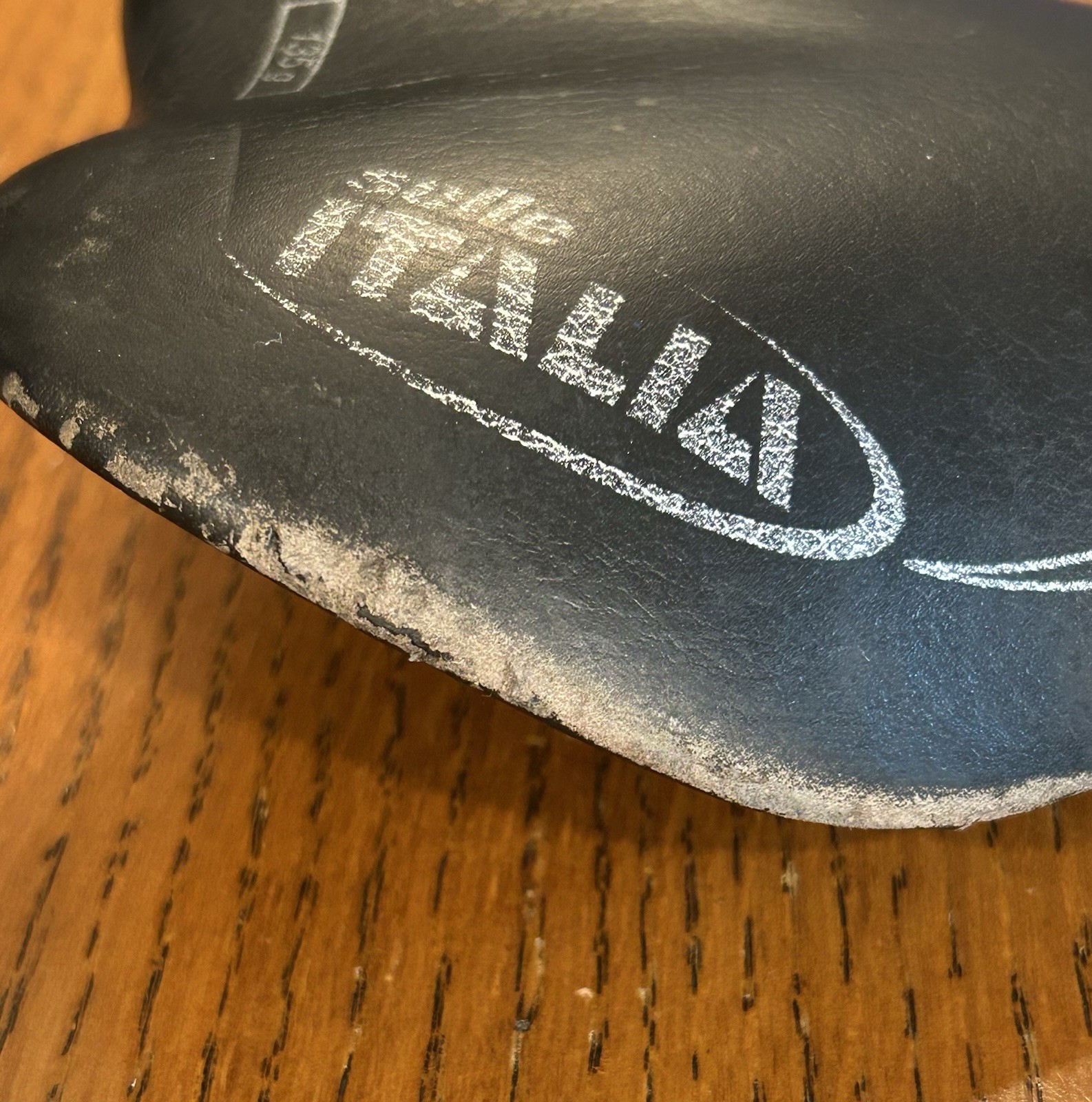 Selle Italia SLR Carbon Fiber – Leather Saddle w/ Titanium Rails – 135g – Italy