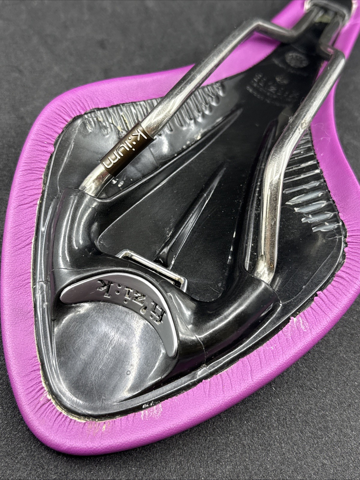fi:zi’k Arione VS TEST Purple 132mm K:ium Rail Saddle EXCELLENT USED
