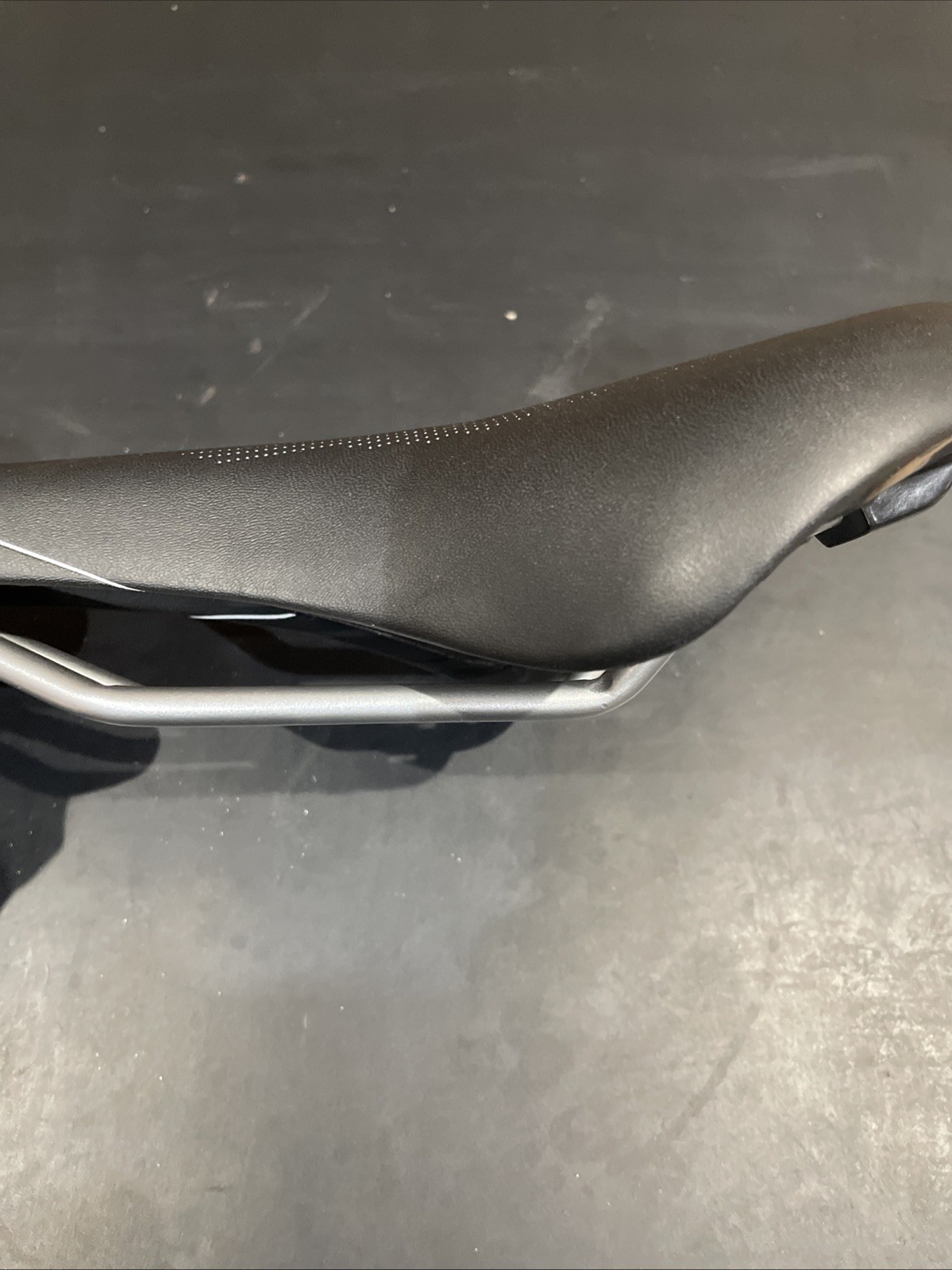Specialized Saddle 155mm Avatar Hollow CR/MO Body Geometry In Black With White