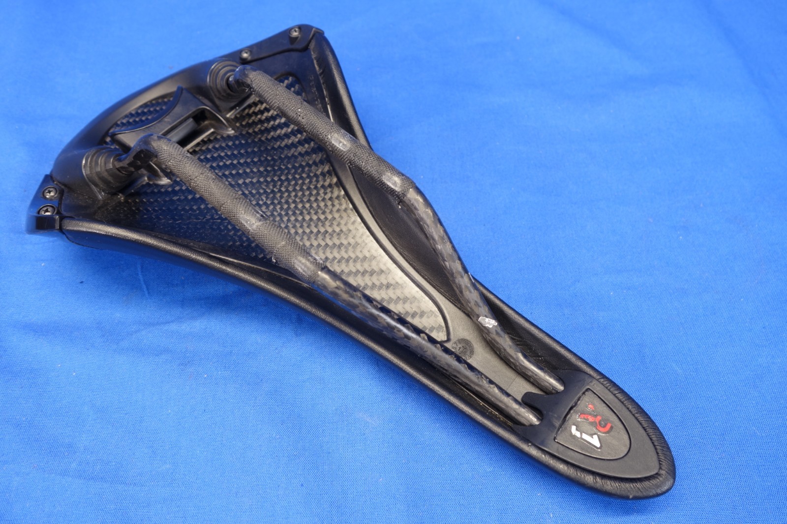 Fizik Aliante R1 Bike Saddle, Bicycle Seat, Carbon 7 x 9 Rails