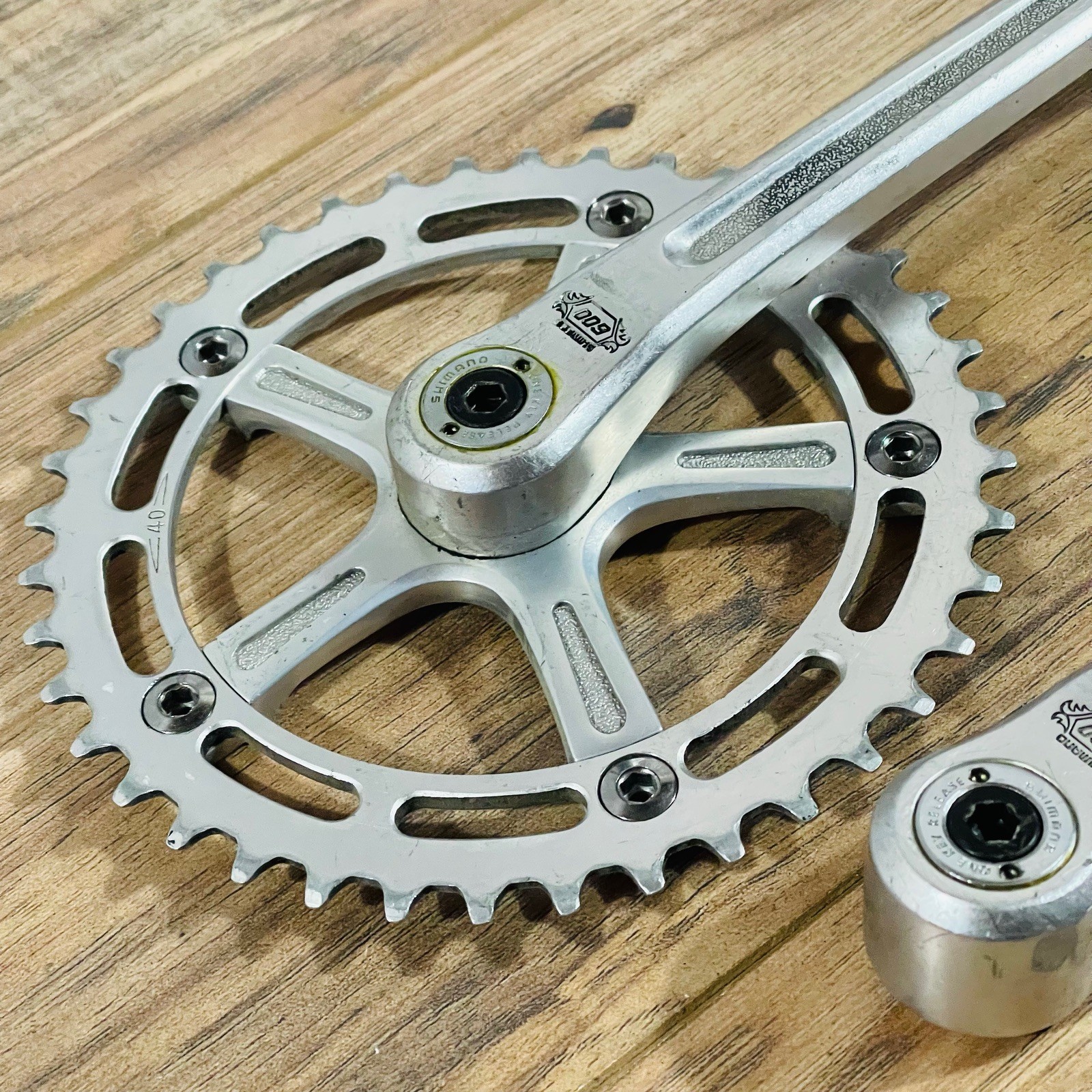 Vintage Shimano 600 Arabesque Crankset 170 40T One Key Crank Bolts
