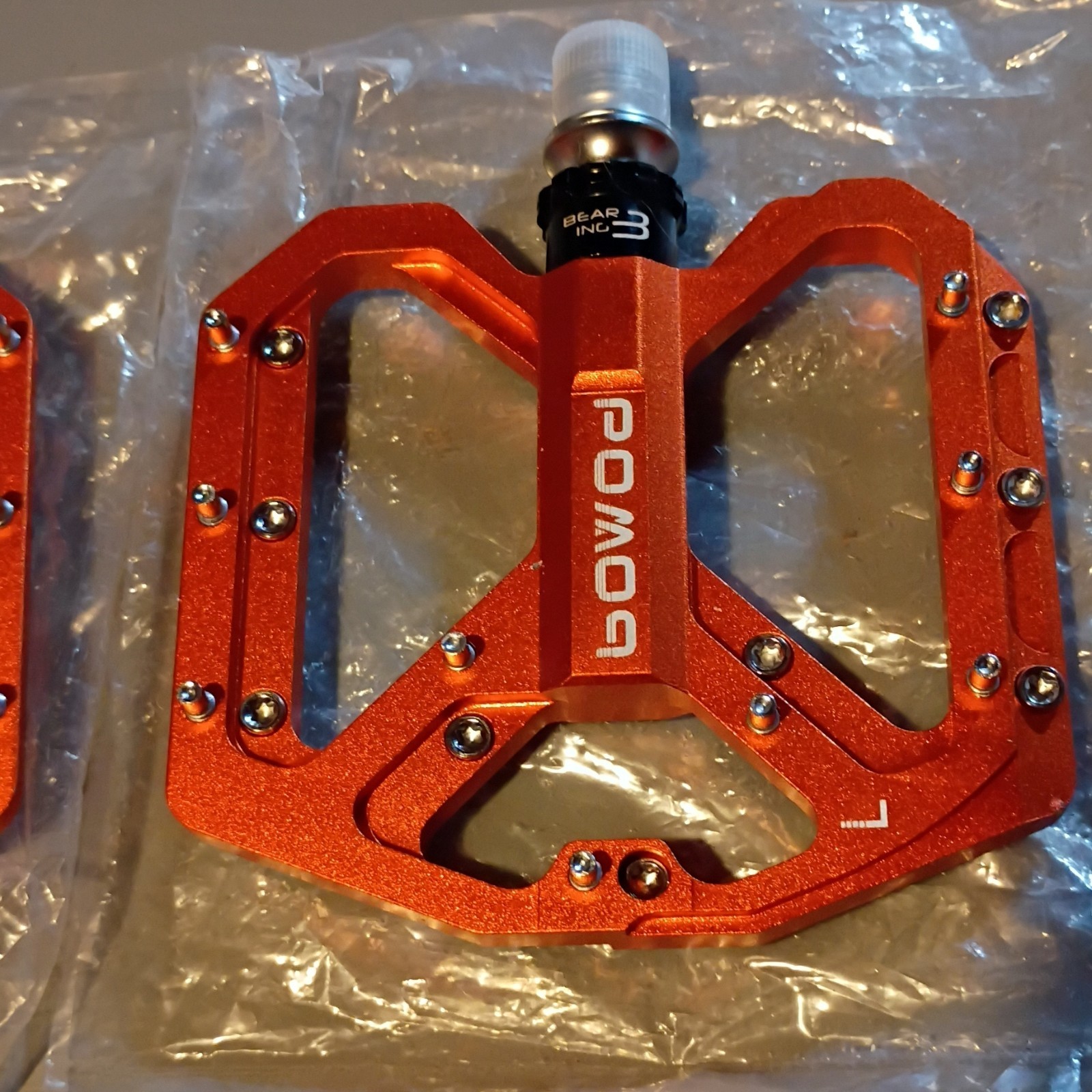BOWOD Mountain Bike Pedals Wide Platform MTB Flat Pedals 9/16 Anodized Orange