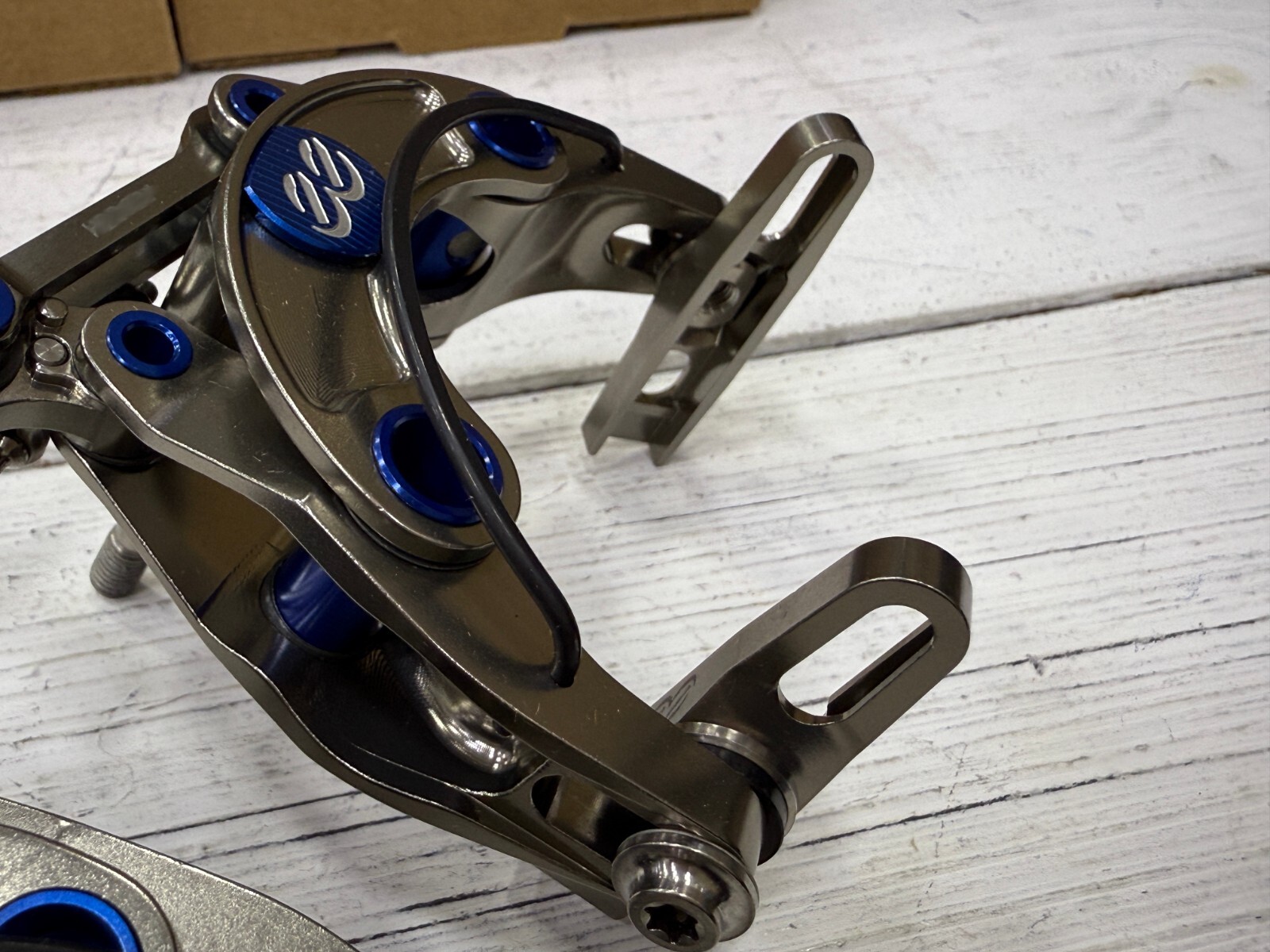 Cane Creek G4 eeBrake Magnum Limited Edition Regular Mount Set #BEE0350