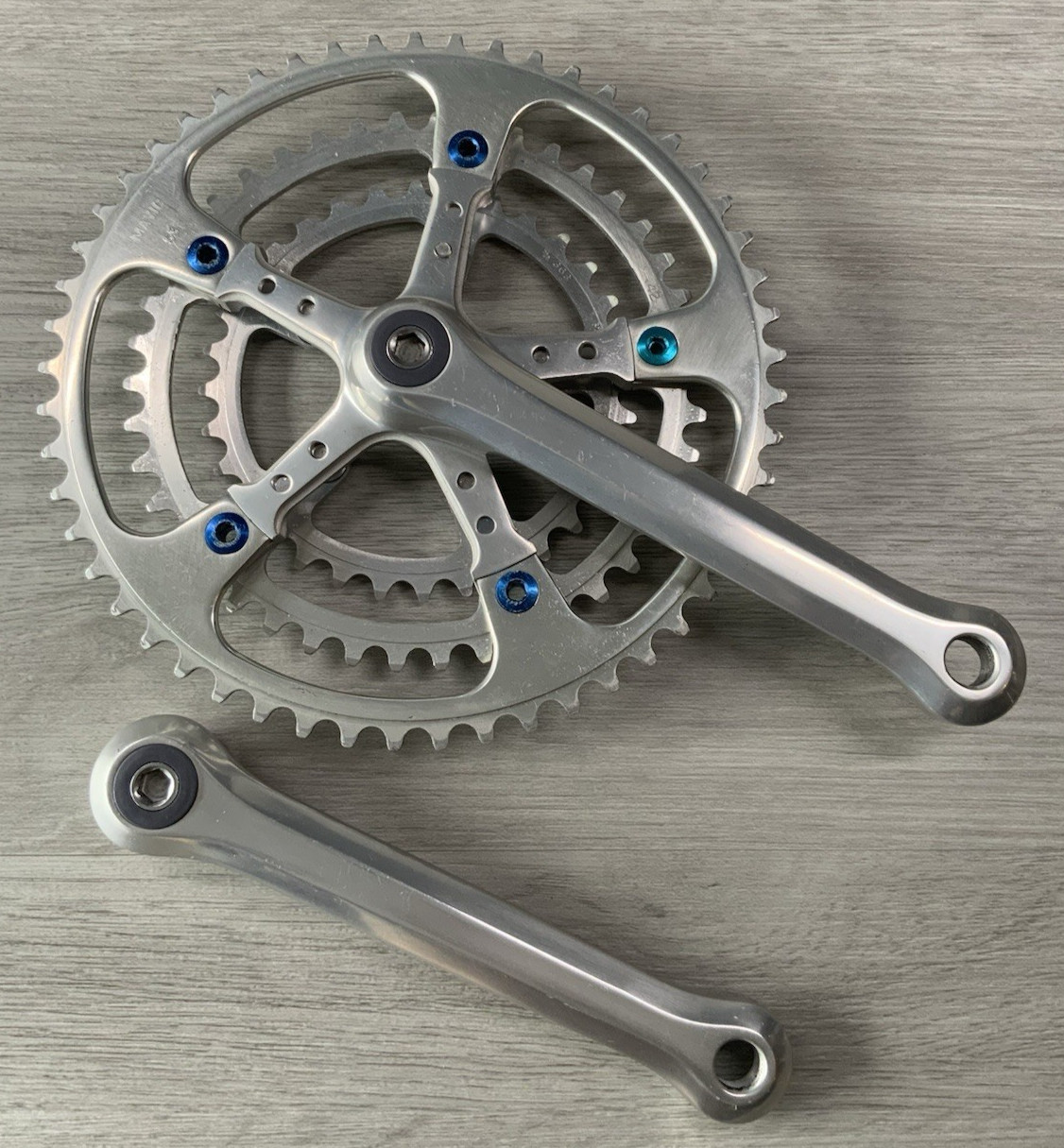 AVOCET CRANKSET TRIPLE 53-42-32 TOOTH 172.5 MM ARM LENGTH 6, 7, OR 8 SPEED