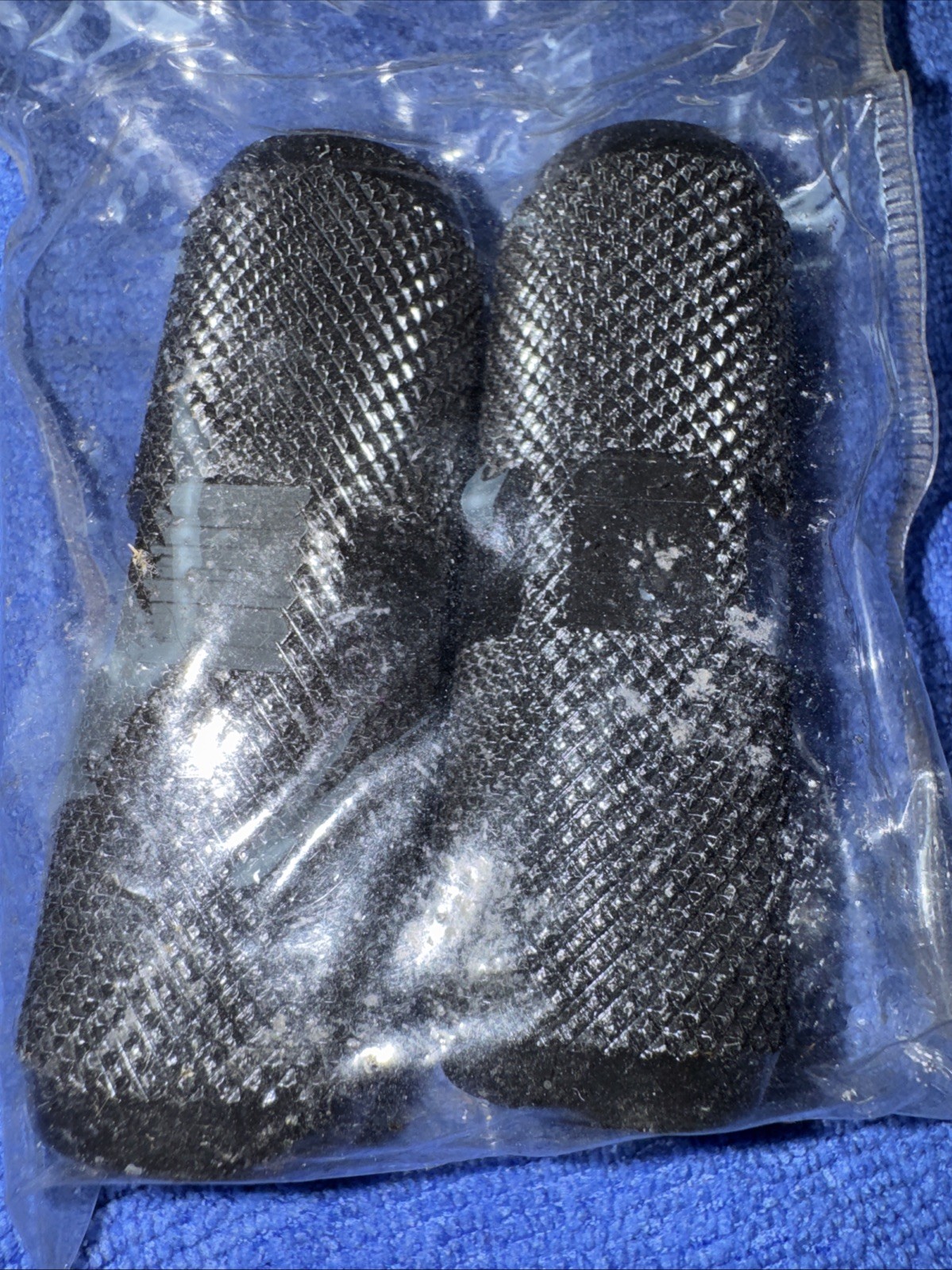 PYRAMID AXLE EXTENDERS KNURLED ALLOY THREADED 24/26 T BLACK PEGS MID SCHOOL NEW