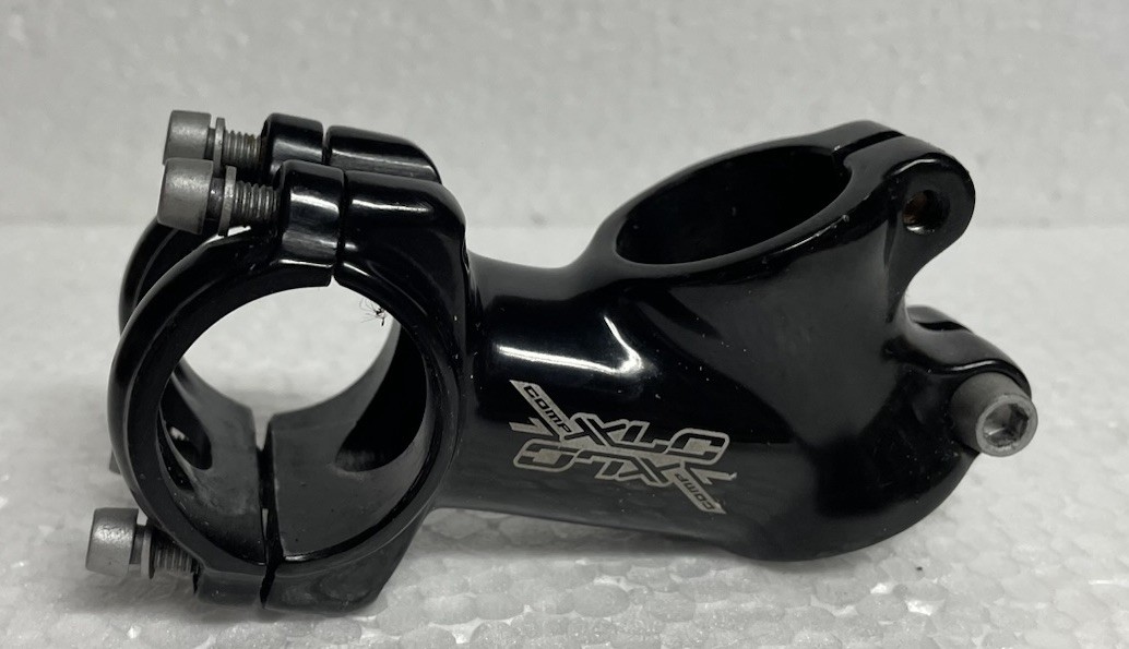 Black XL-C Comp Aluminum 55mm x 31.8mm x 45 Degree x 1-1/8″ Threadless Stem Used