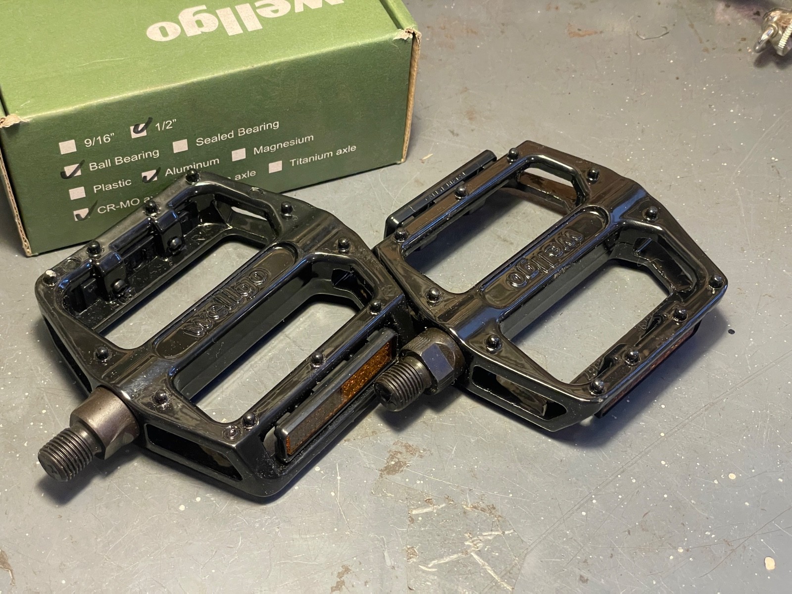 WELLGO B087 Black 1/2″ Aluminum Ball Bearing CR-MO Spindle BMX Pedals
