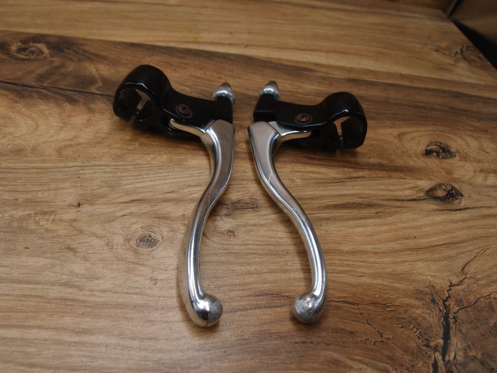 brake levers LEECHI for MTB 4 Finger 22.2 mm from 1980’s