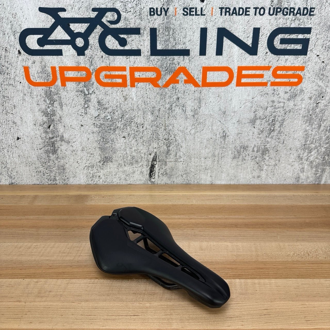 Light Use! Shimano Pro Stealth Team 152mm 7x9mm Carbon Rails Bike Saddle 166g