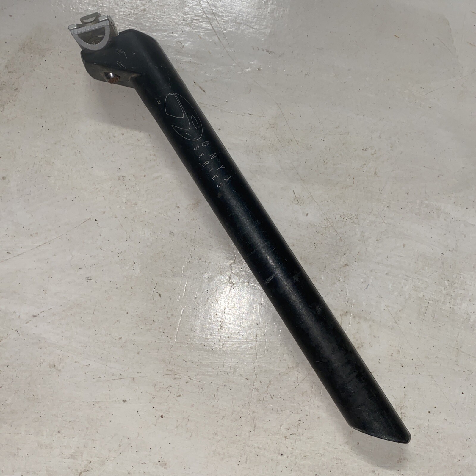 ONYX Series Bicycle Bike Seatpost Black 31.6 x 350mm black 20mm setback Alloy