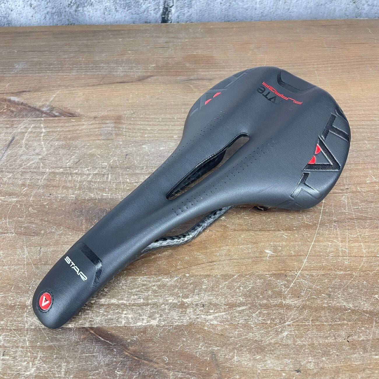 Astute Pilargo Star Carbonio 7x9mm Carbon Rails 145mm Road Bike Saddle
