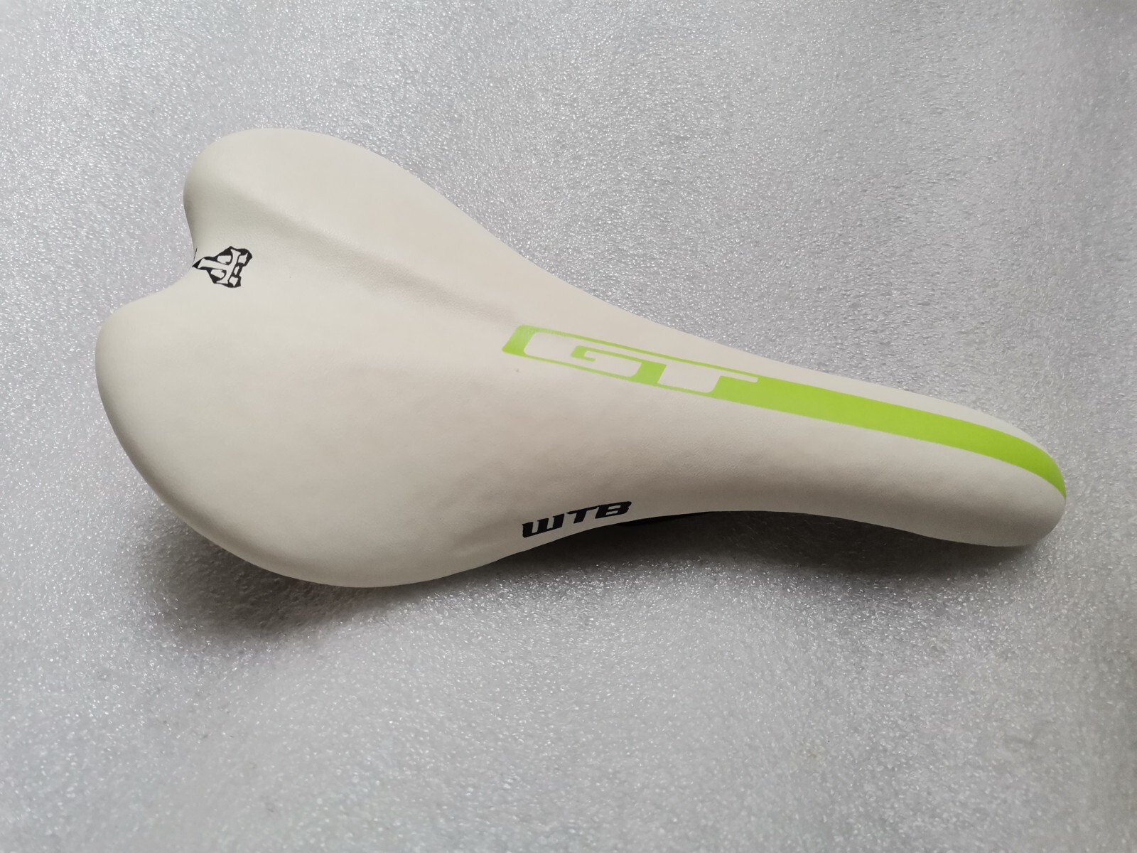 NEW GT SADDLE SEAT BY WTB ROAD MTB WHITE GREEN 139MM WIDTH